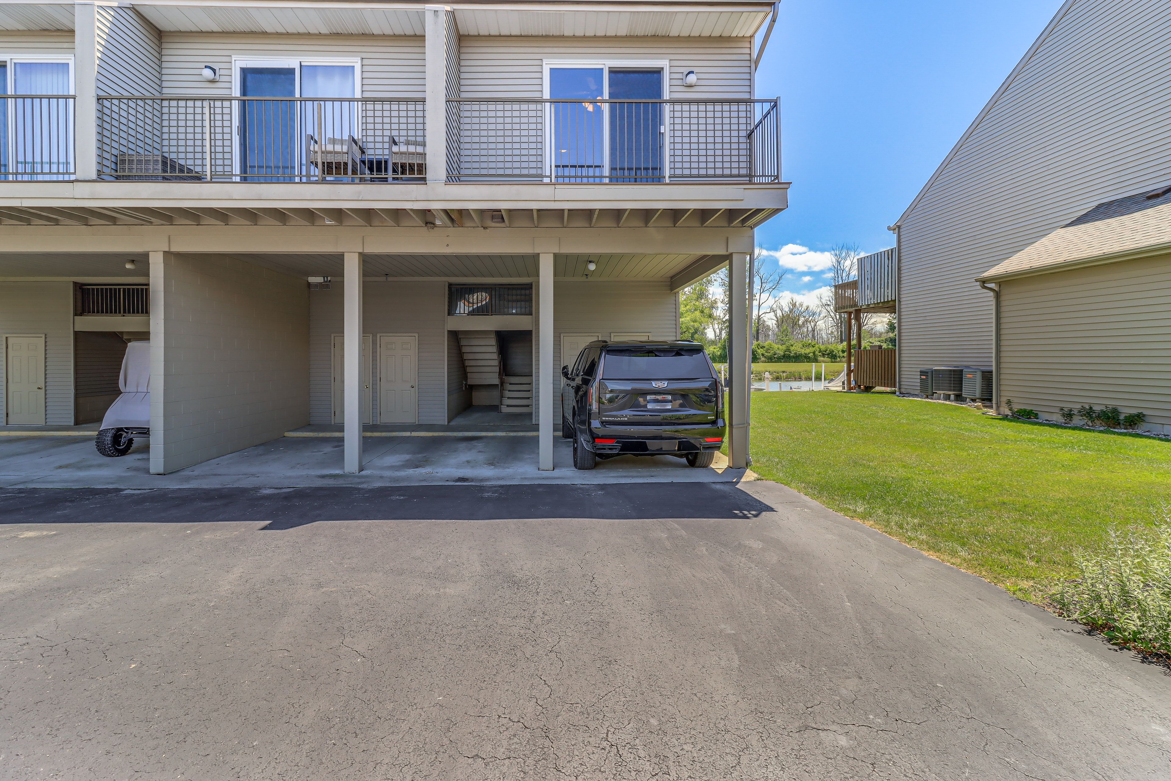 Parking | Carport (1 Vehicle) | Driveway (1 Vehicle, Tandem Parking)