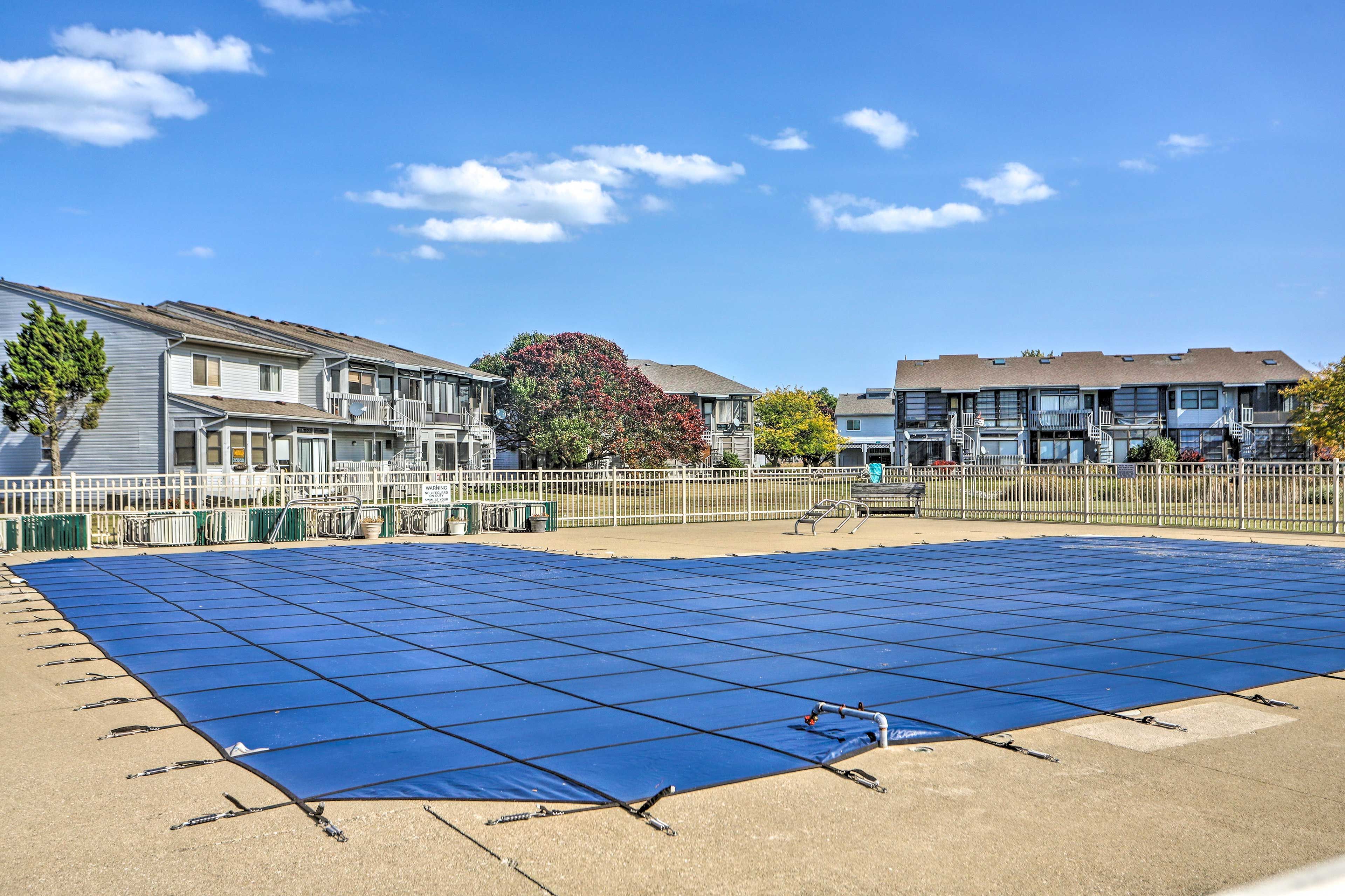 Community Pool | Green Cove Condominiums