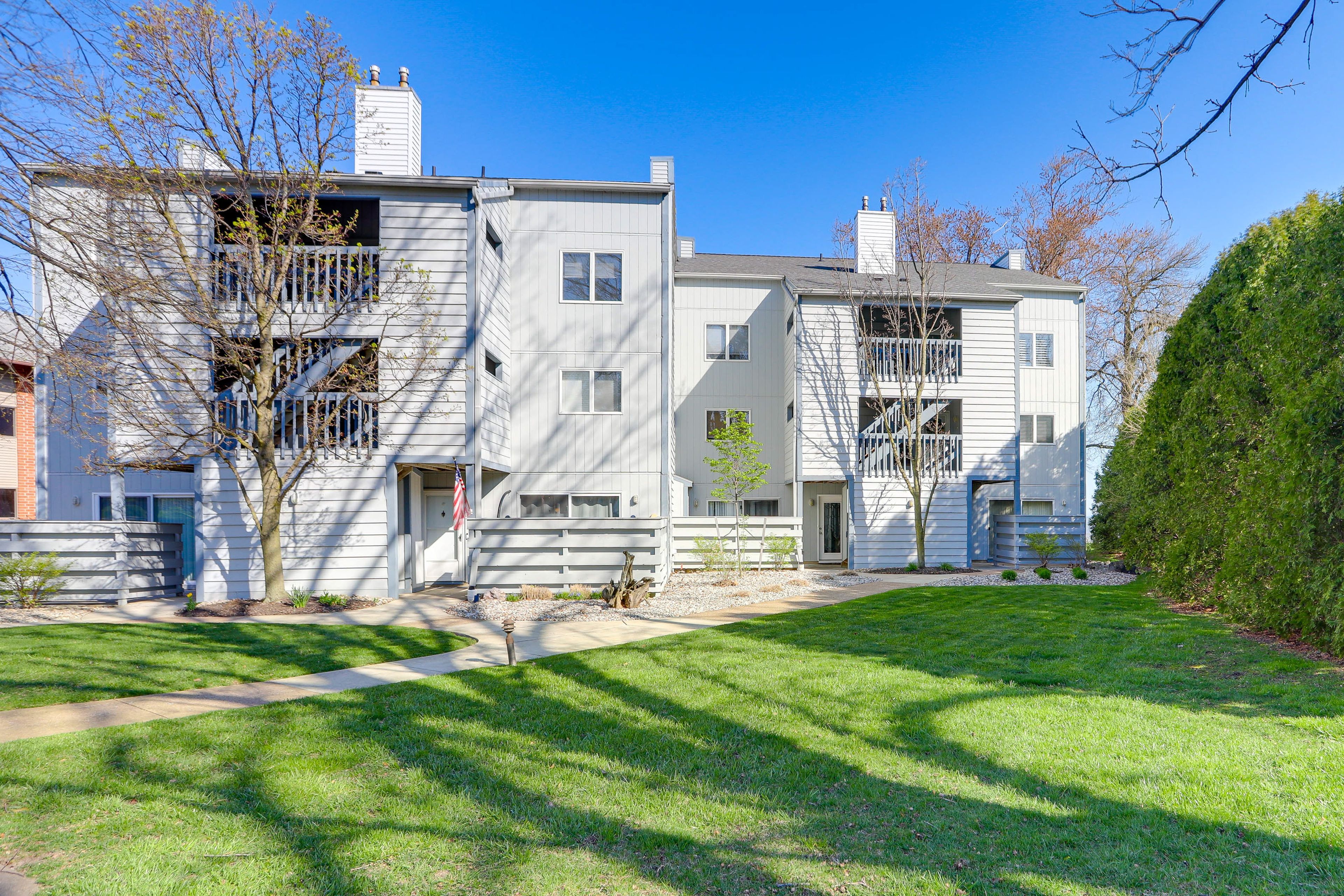 Huron Vacation Rental | 2BR | 1BA | 968 Sq Ft | Stairs Required