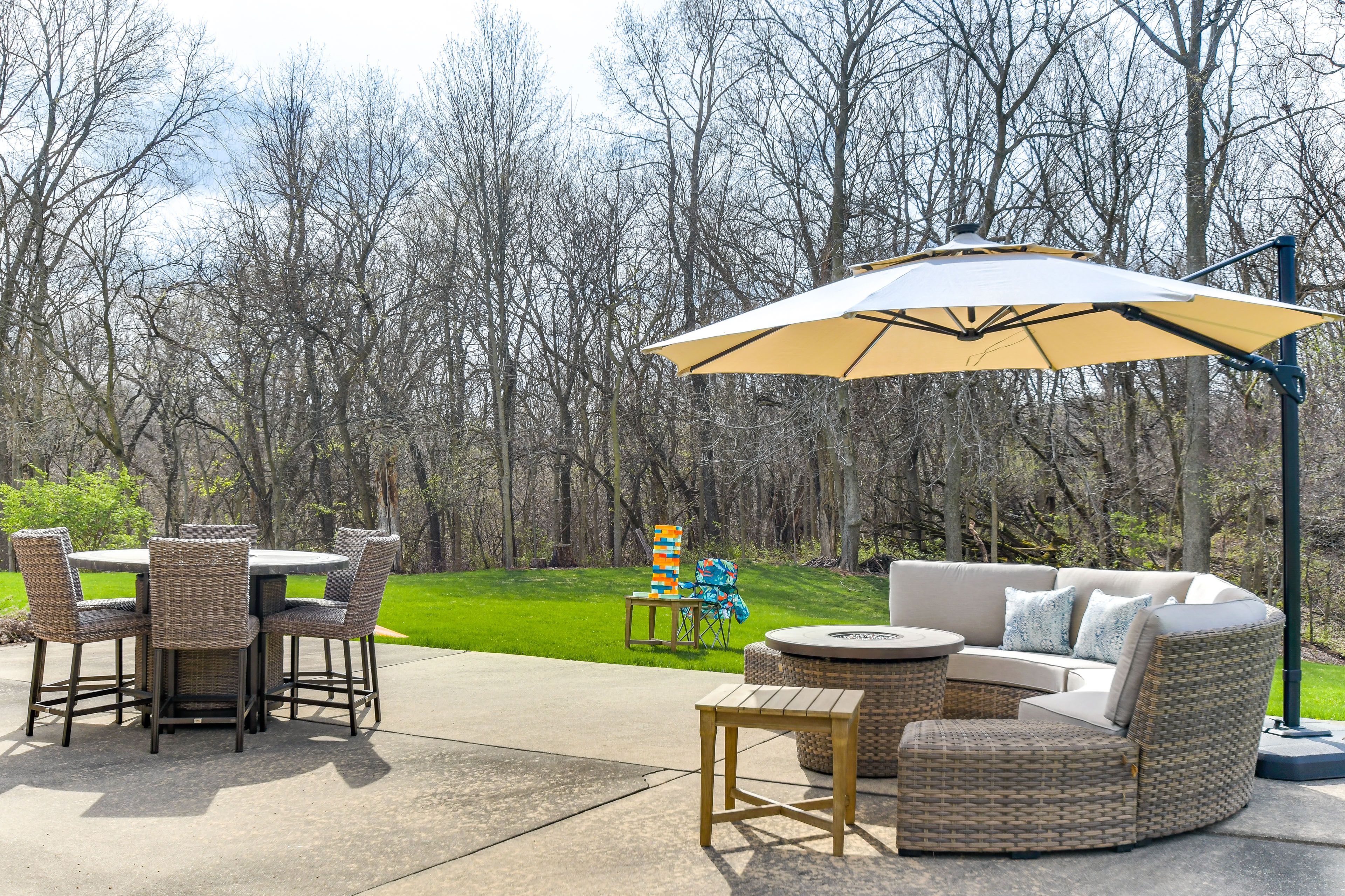 Backyard | Patio | Fire Pit | Outdoor Dining Area