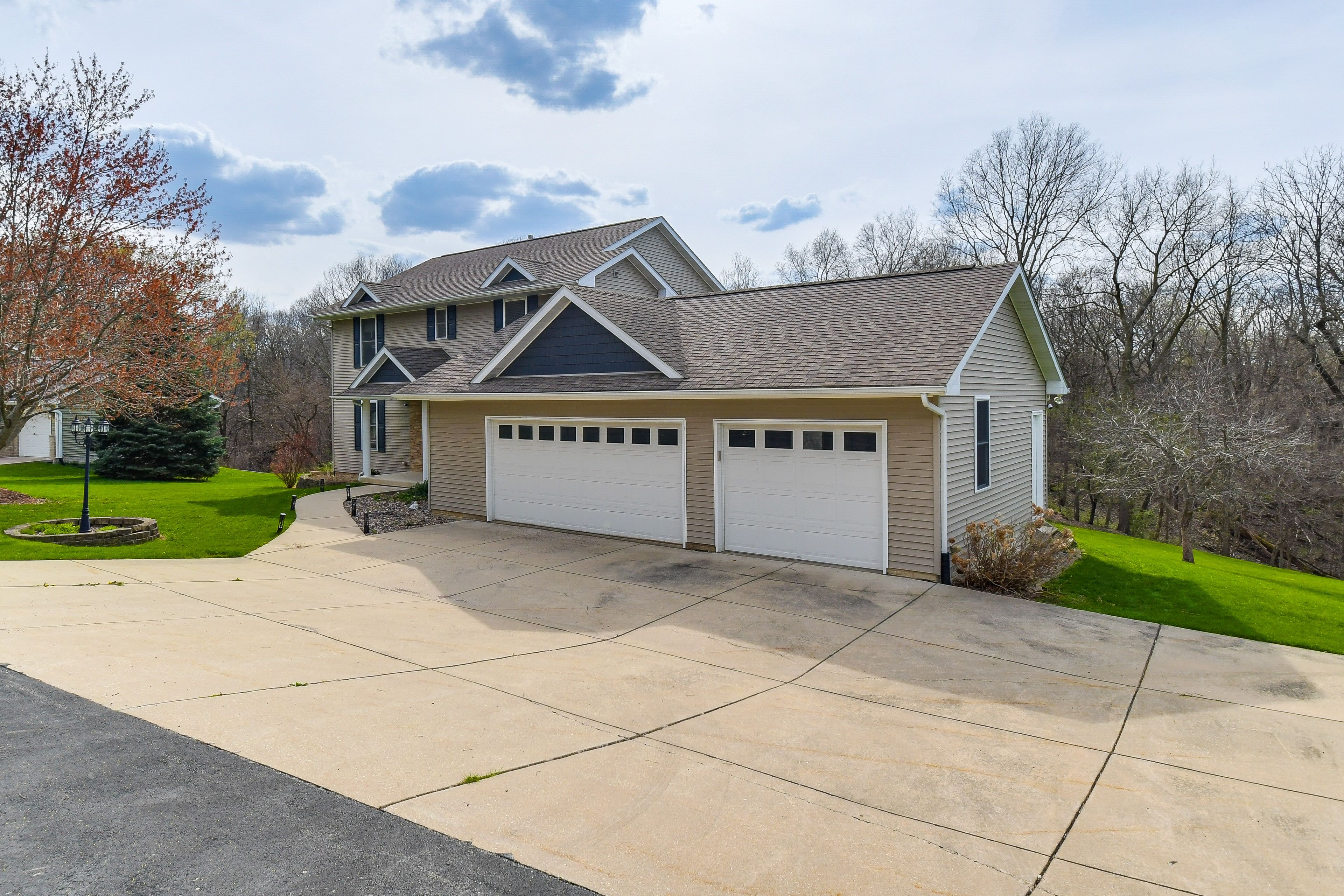 Parking | Driveway (3 Vehicles) | No Garage Parking