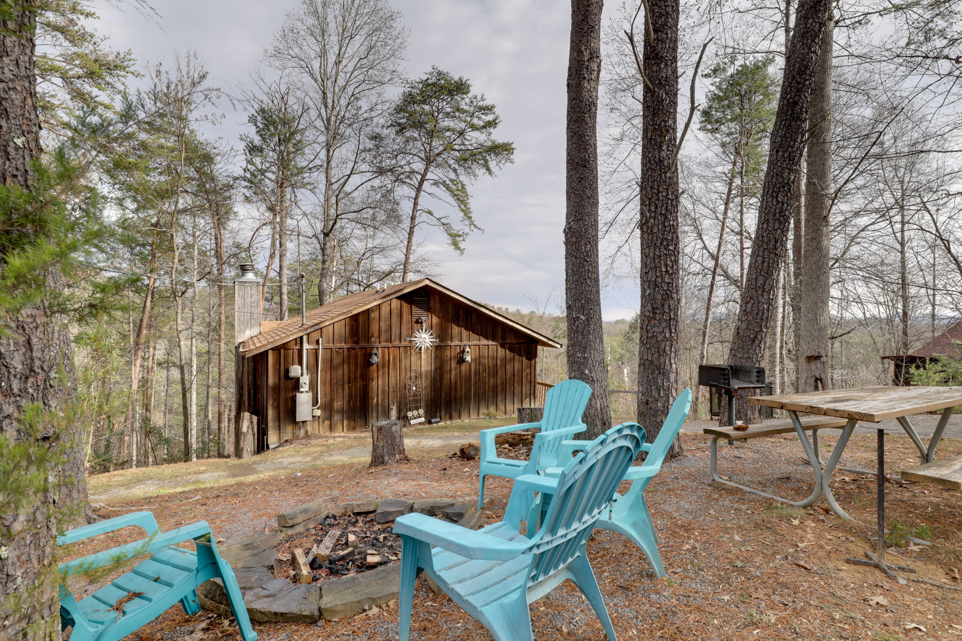 Sevierville Vacation Rental | 2BR | 1BA | 750 Sq Ft | Step-Free Access