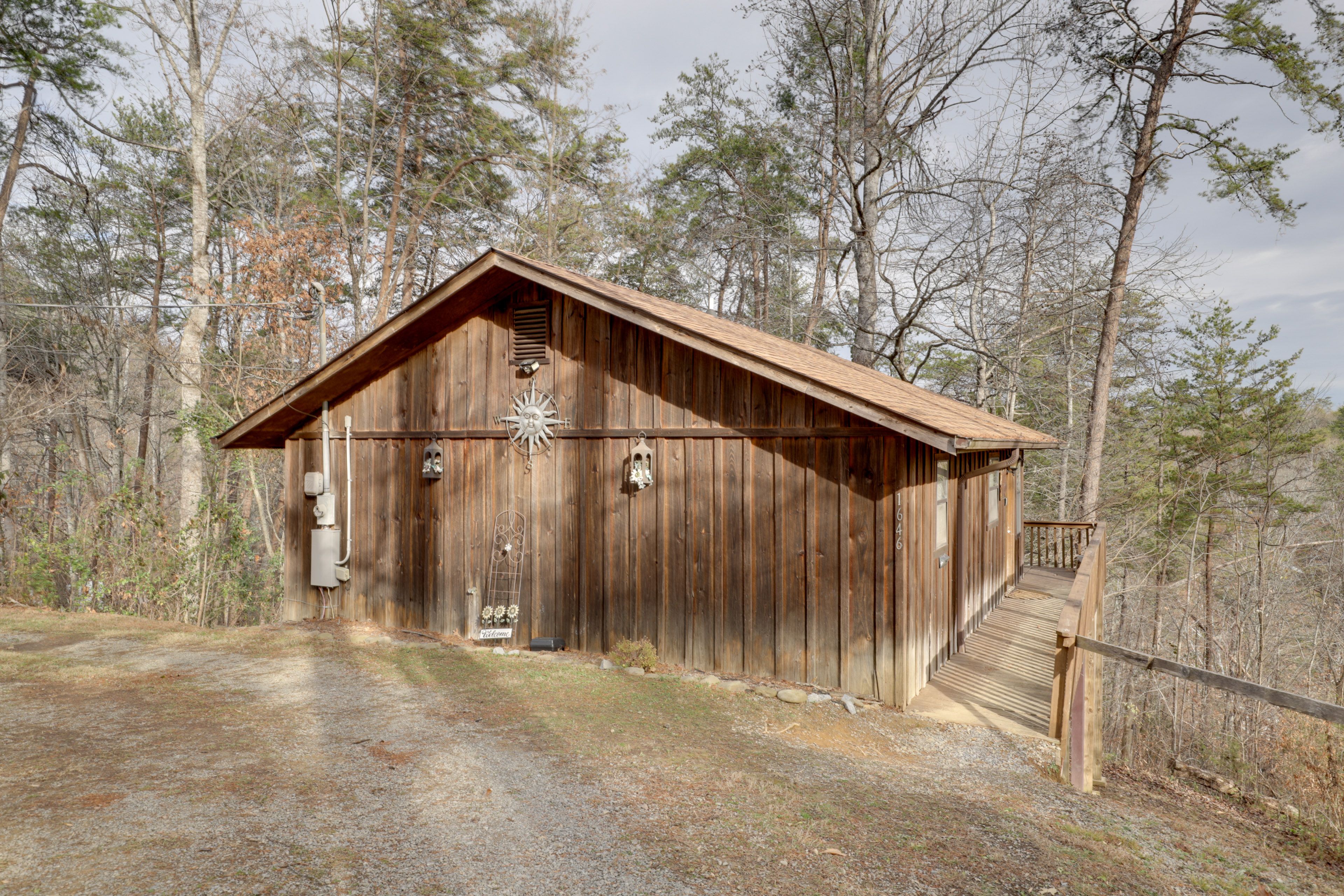 Parking | Gravel Driveway (2 Vehicles)