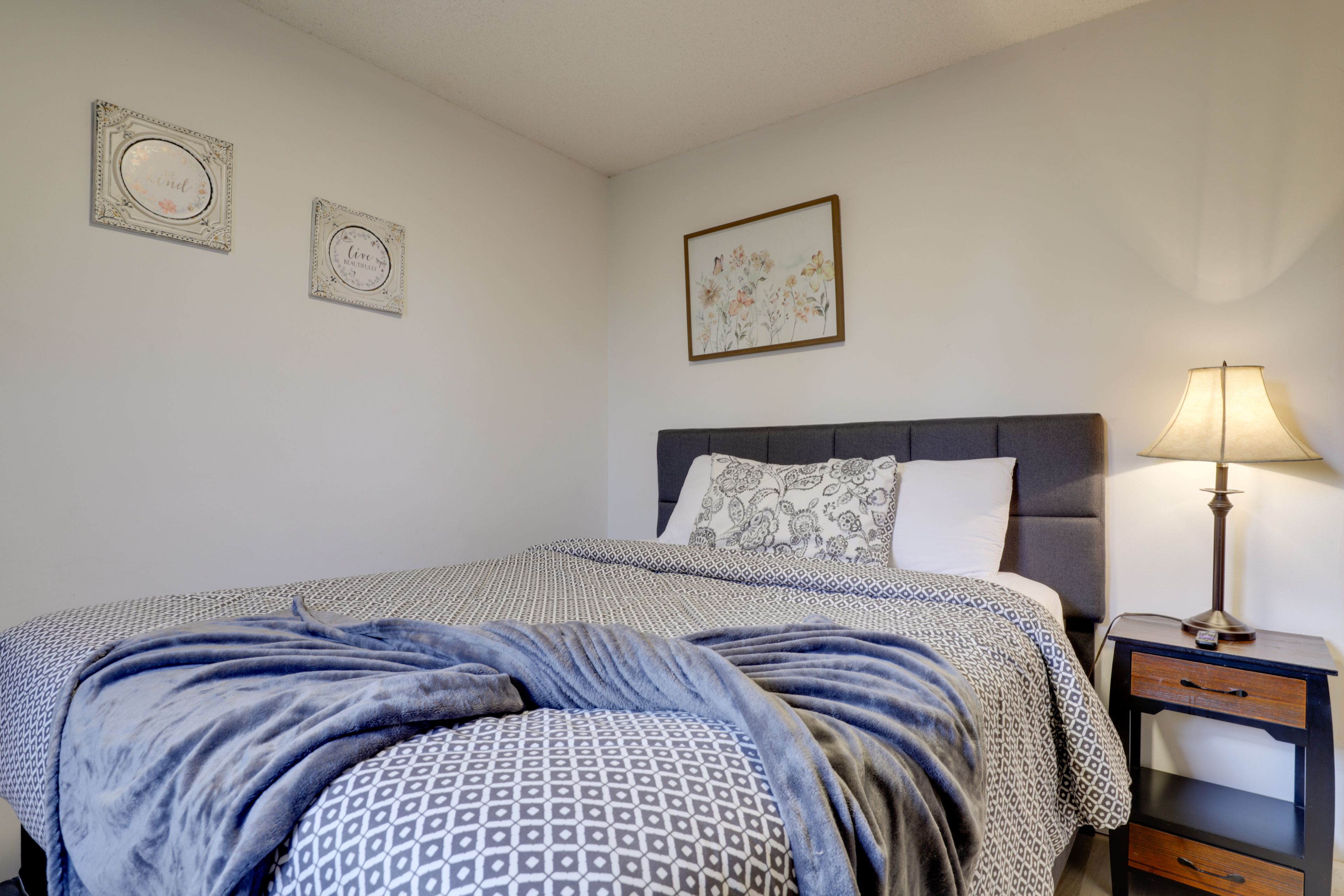 Bedroom 2 | Queen Bed