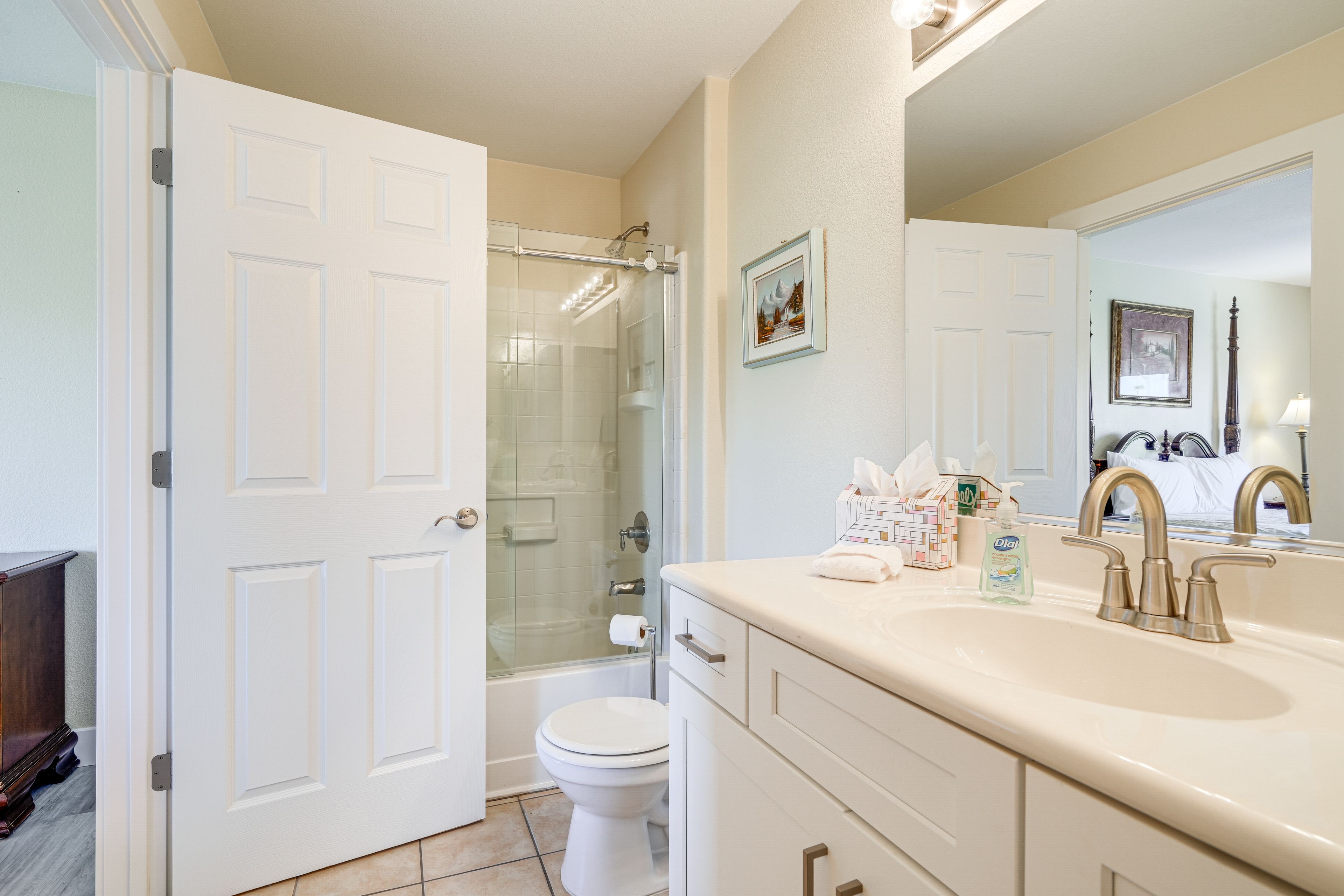 En-Suite Bathroom | Towels Provided | 1st Floor