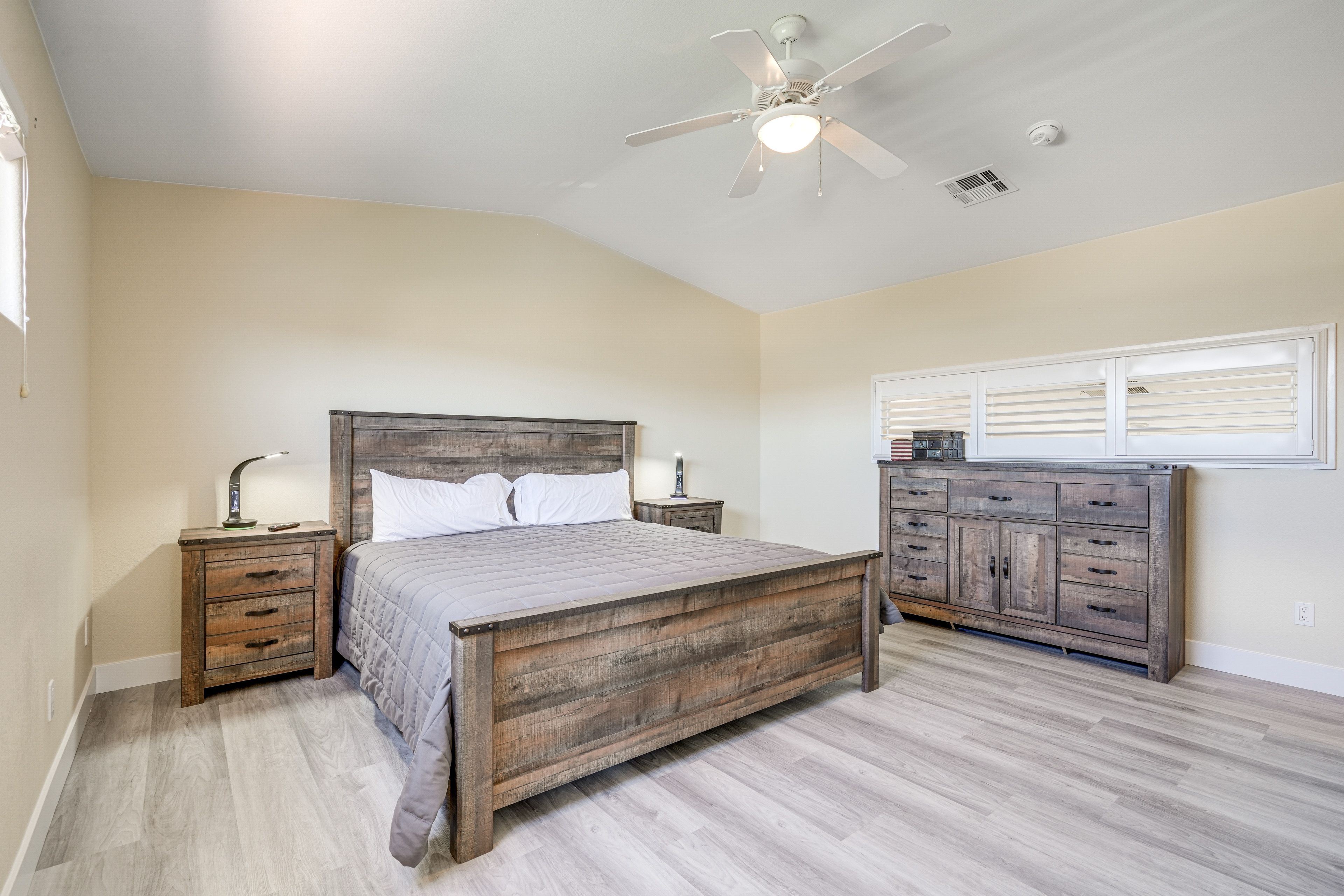 Bedroom 1 | King Bed | Flat-Screen TV | En-Suite Bathroom | 2nd Floor