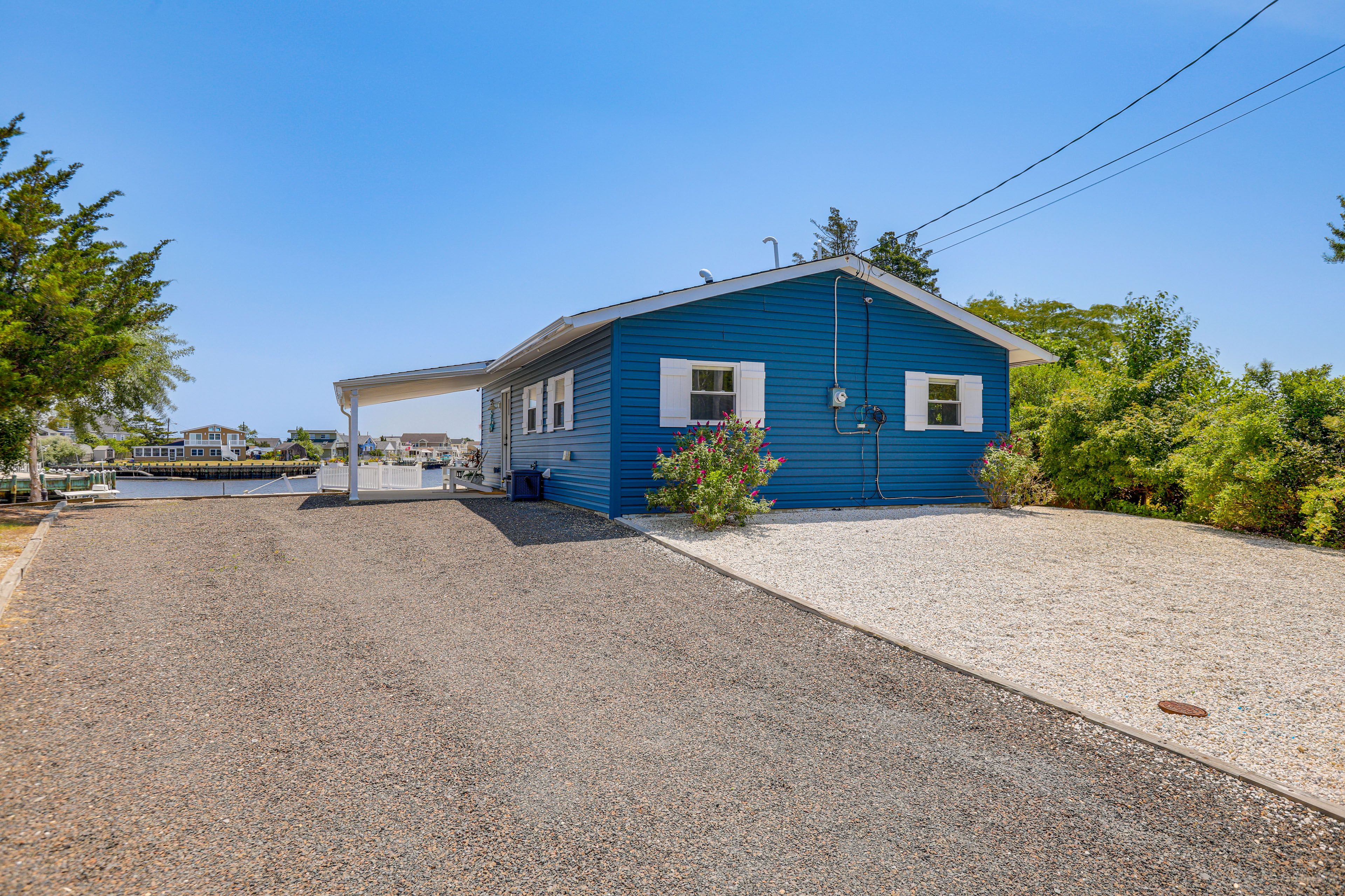 Parking | Driveway (3 Vehicles) | Street Parking | RV/Boat Parking Allowed