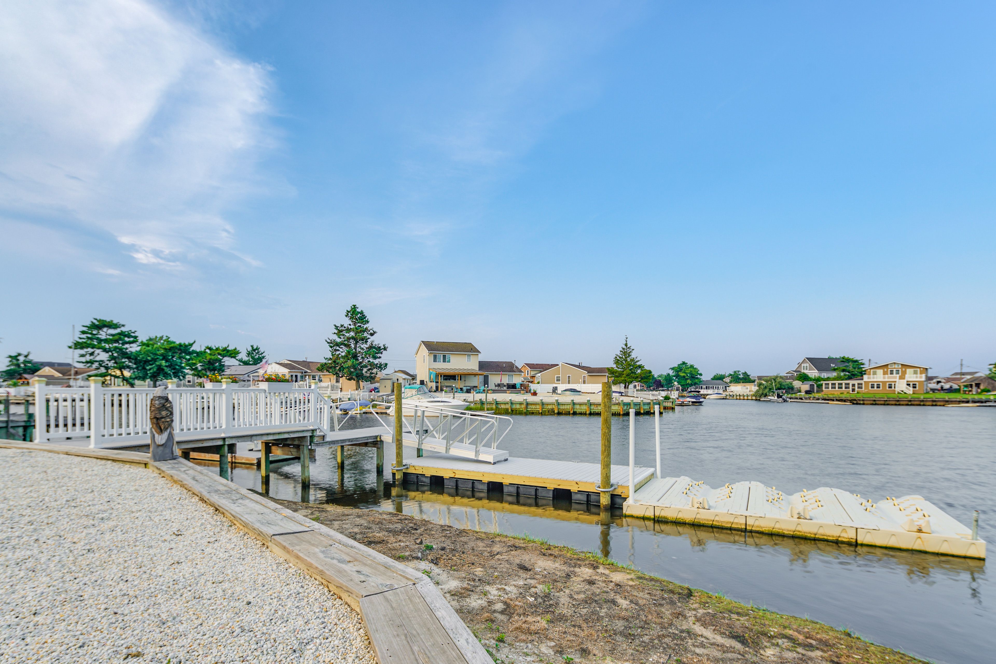 Bay Access | 2 Private Docks | Kayaks | Life Vests | Fire Pit