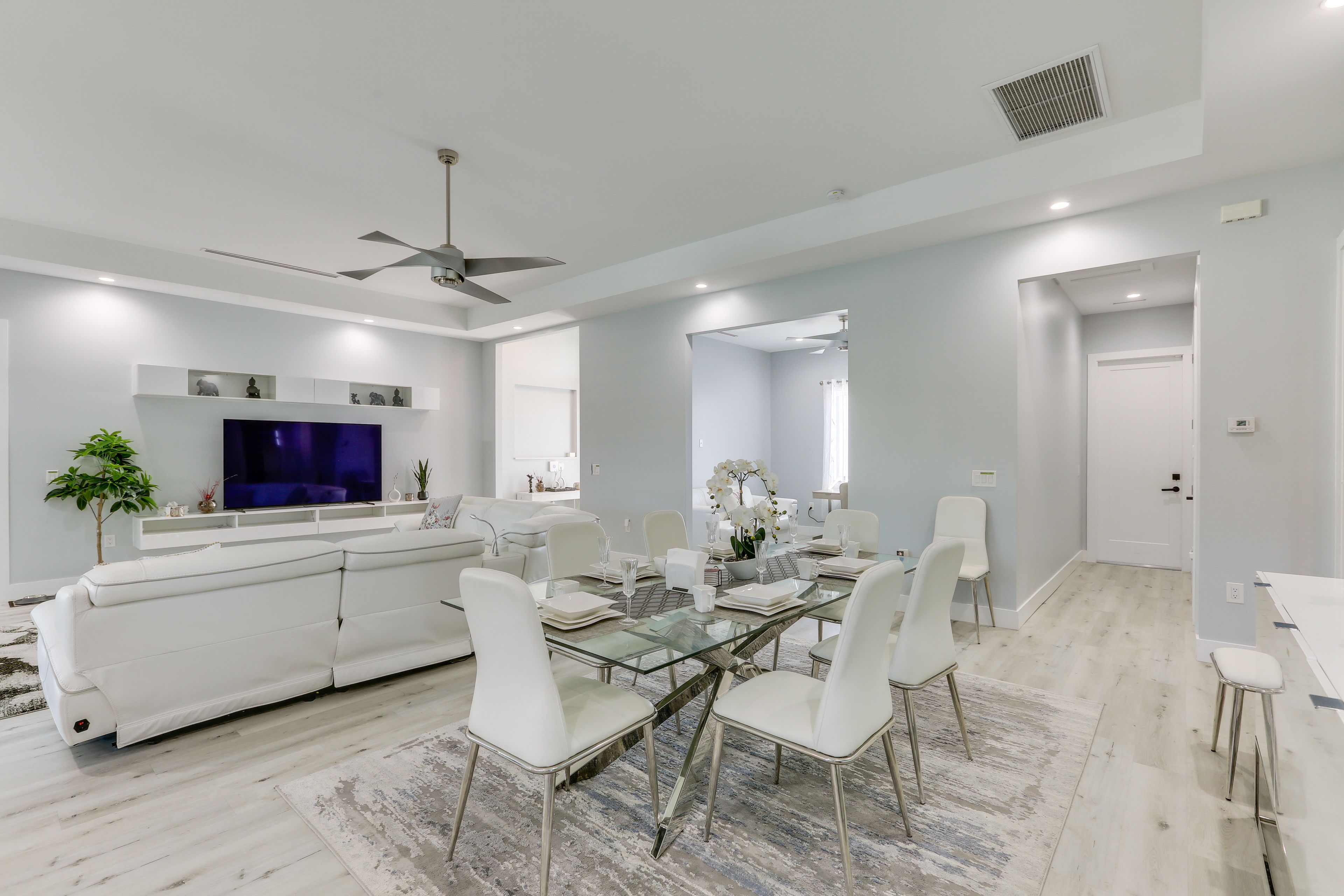 Dining Area | Dishware/Flatware