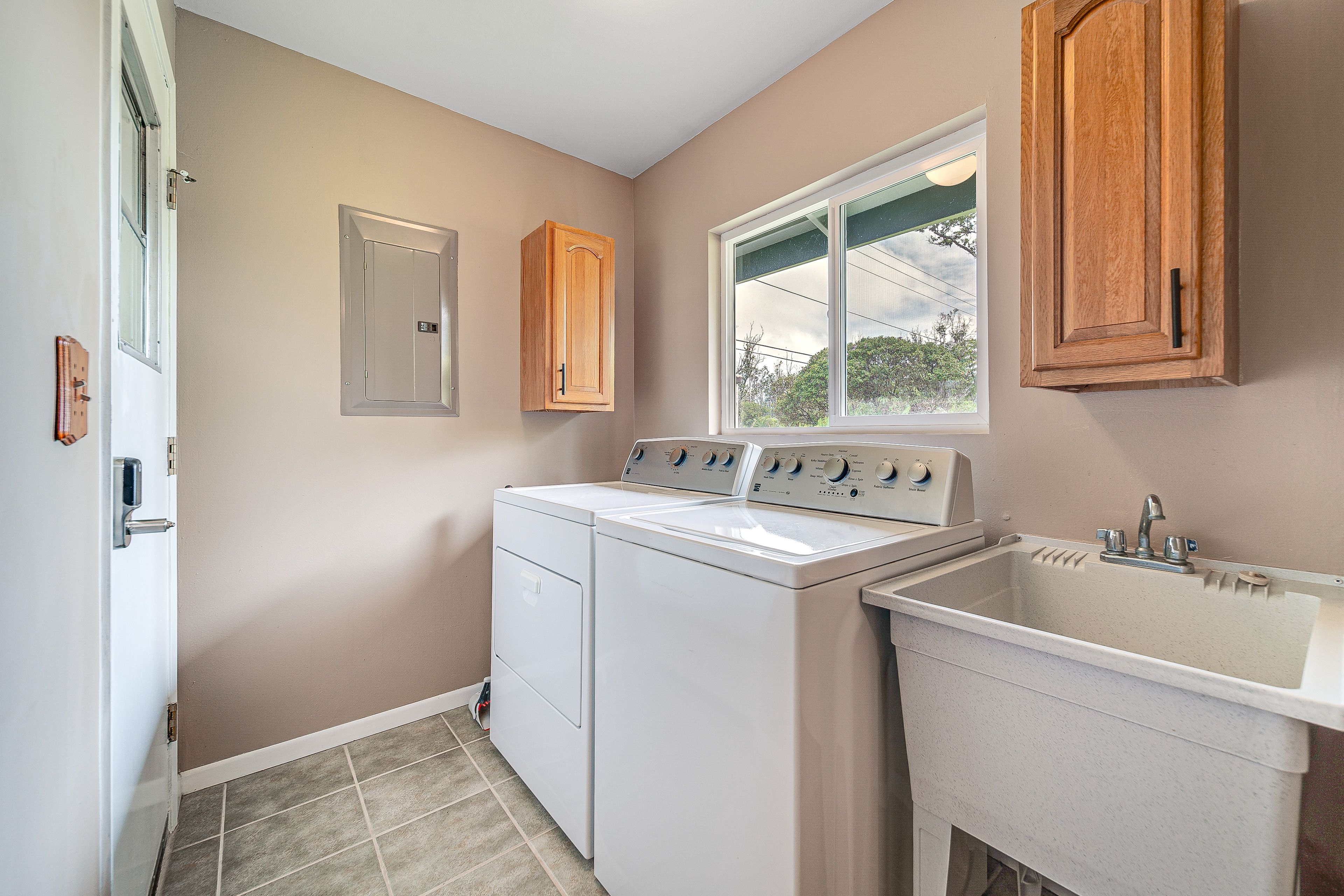 Laundry Room | Washer & Dryer