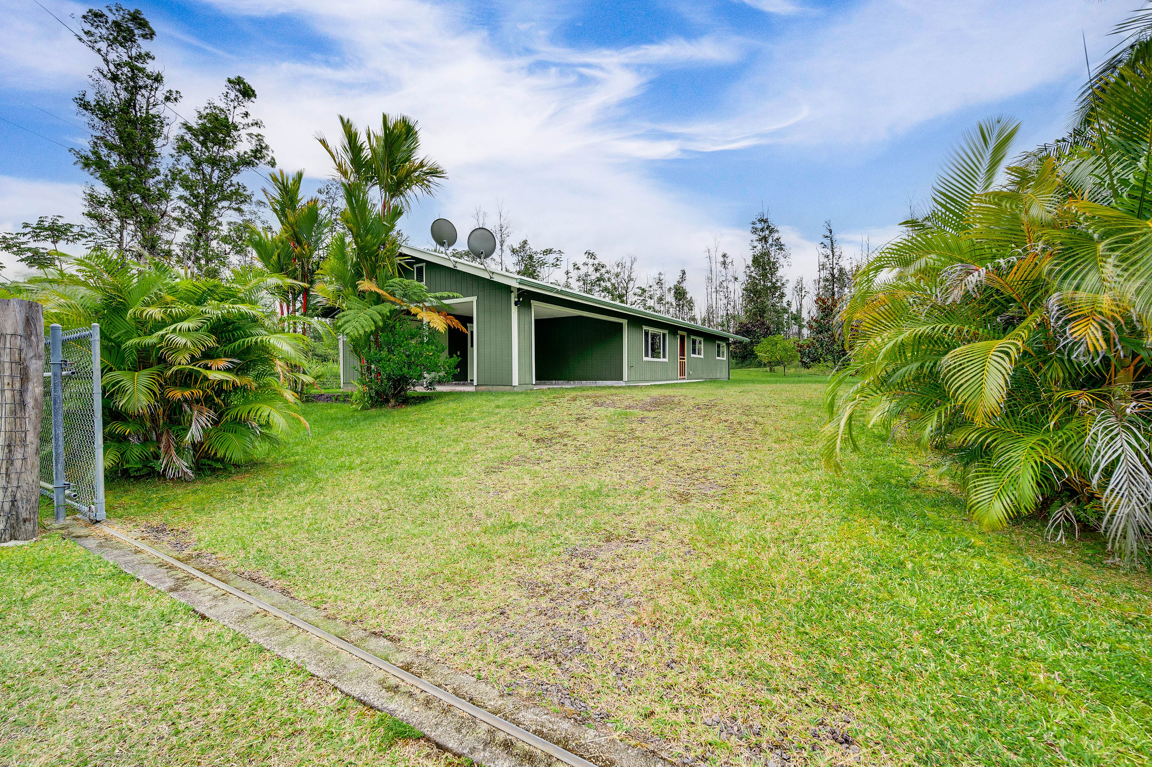Parking | Carport (1 Vehicle) | Gravel Driveway (1 Vehicle)