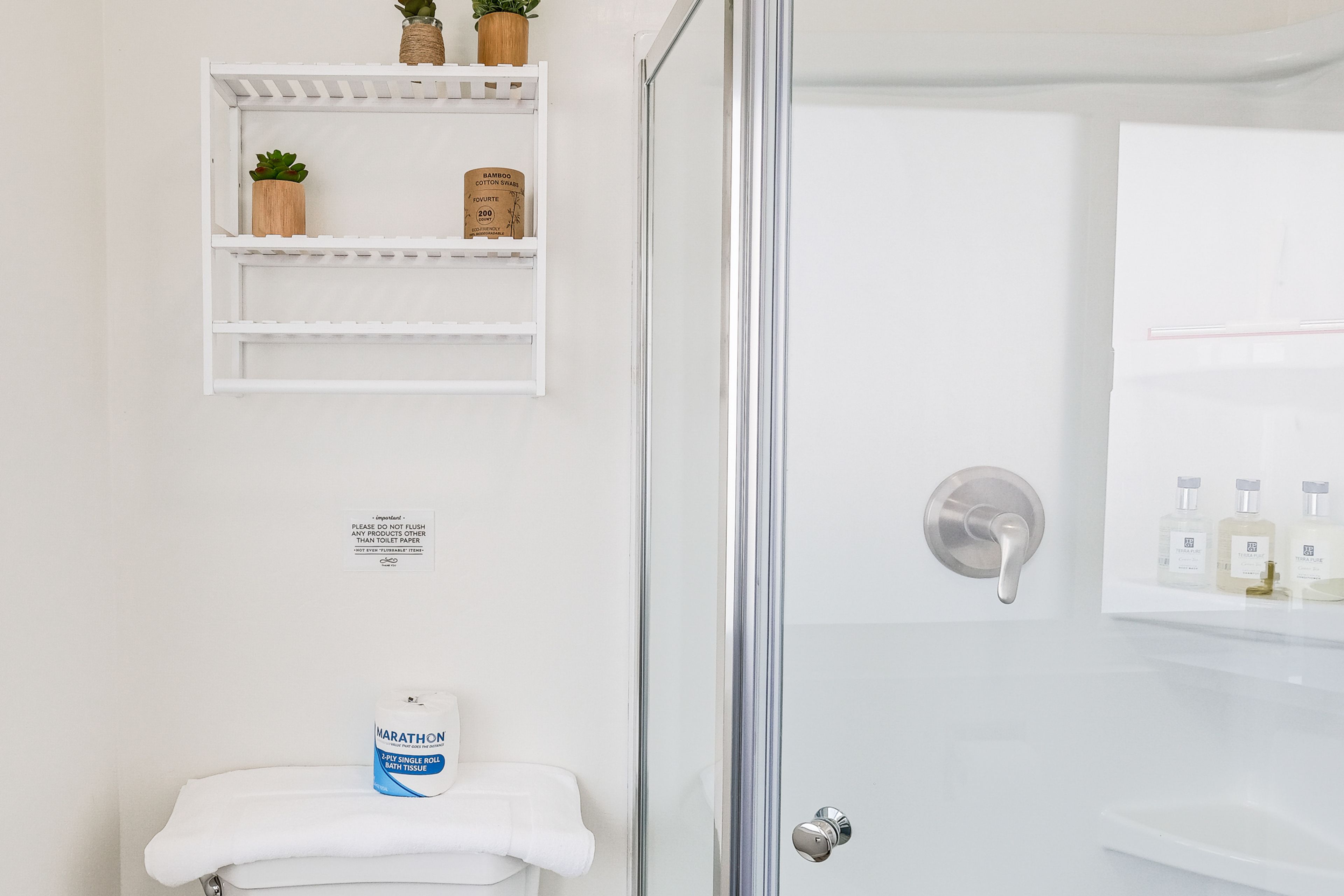 Full Bathroom | Main Level | Towels Provided