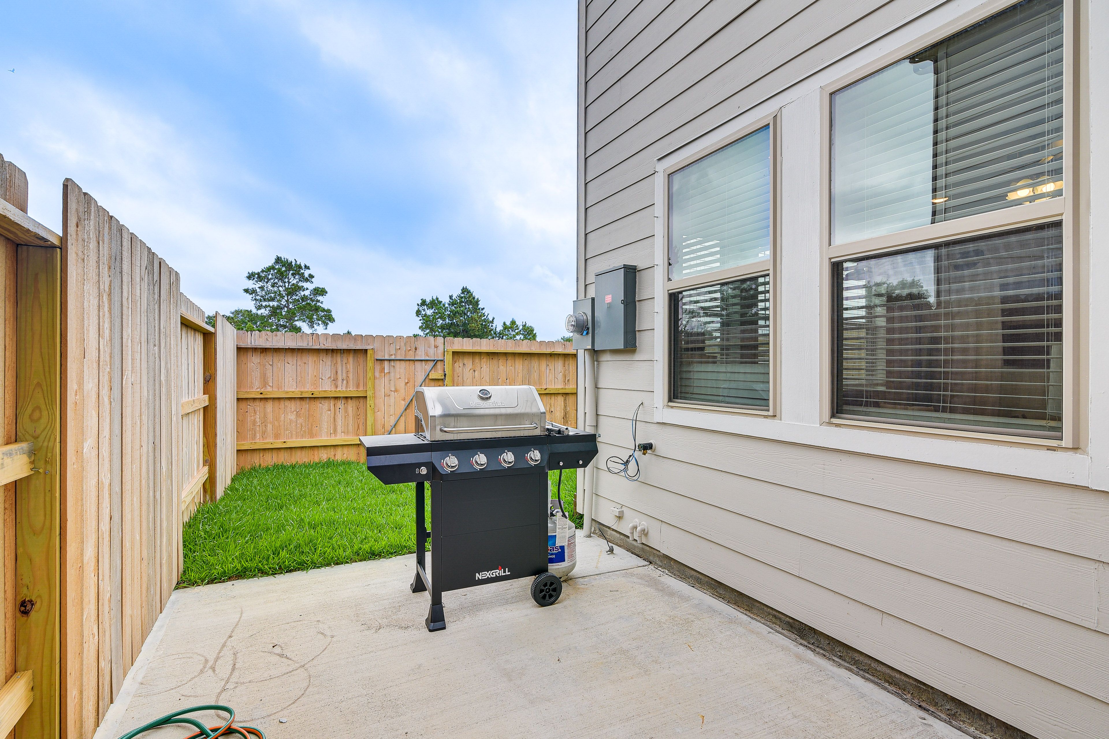 Private Yard | Gas Grill