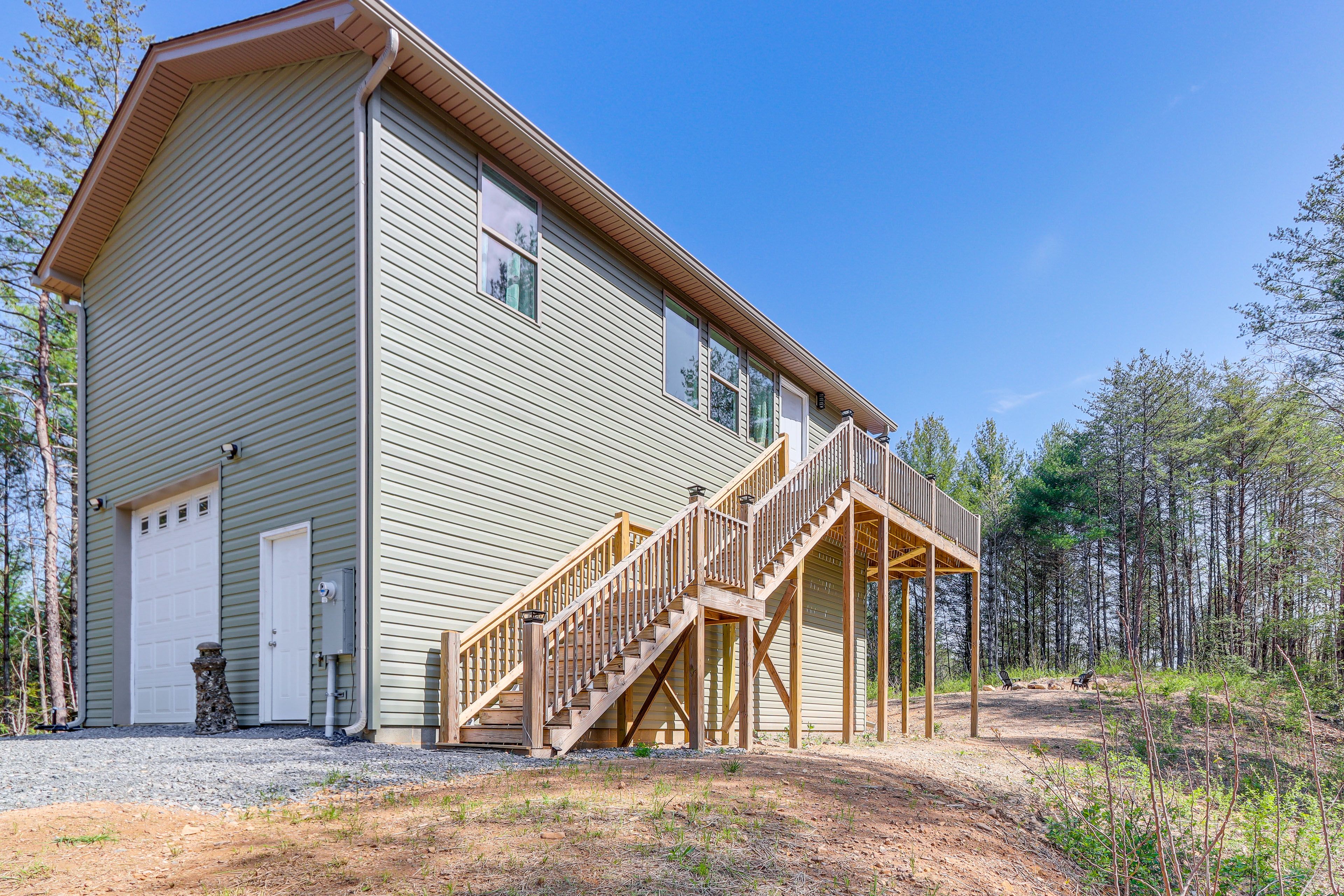 Exterior | Parking | Driveway (2 Vehicles)