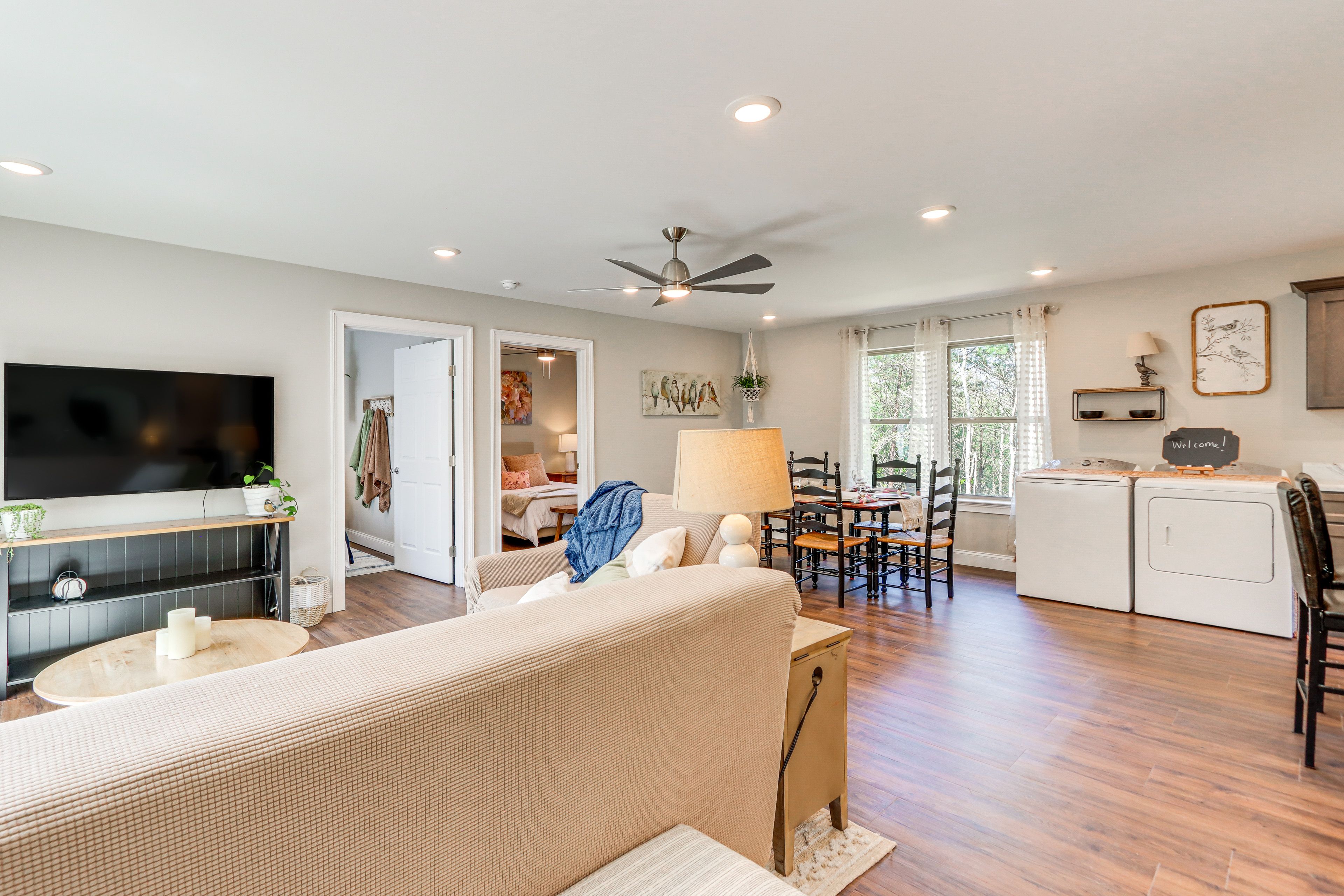 Living Room | Smart TV | Free WiFi