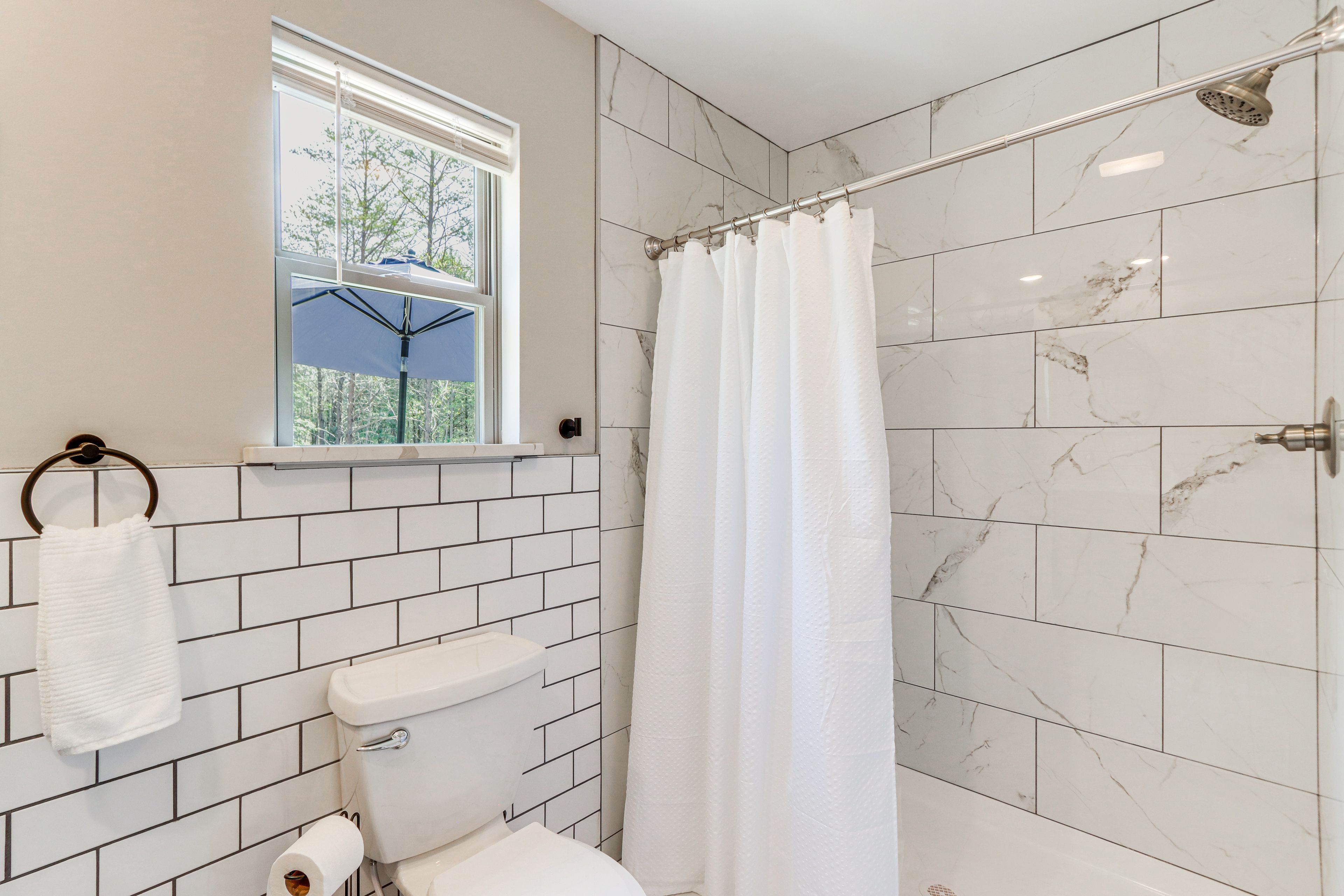 Full Bathroom | Complimentary Toiletries