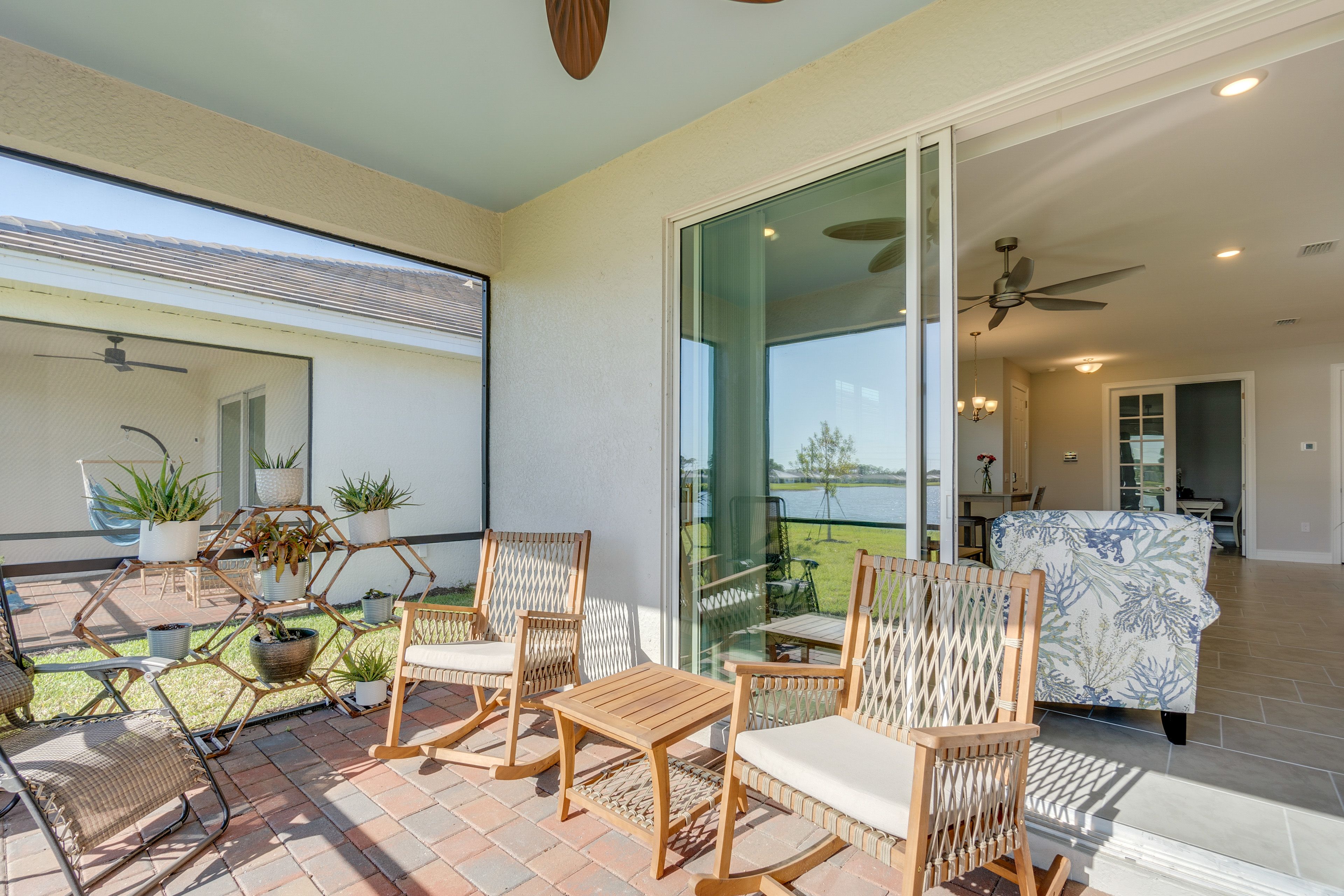 Screened-In Patio | Outdoor Seating