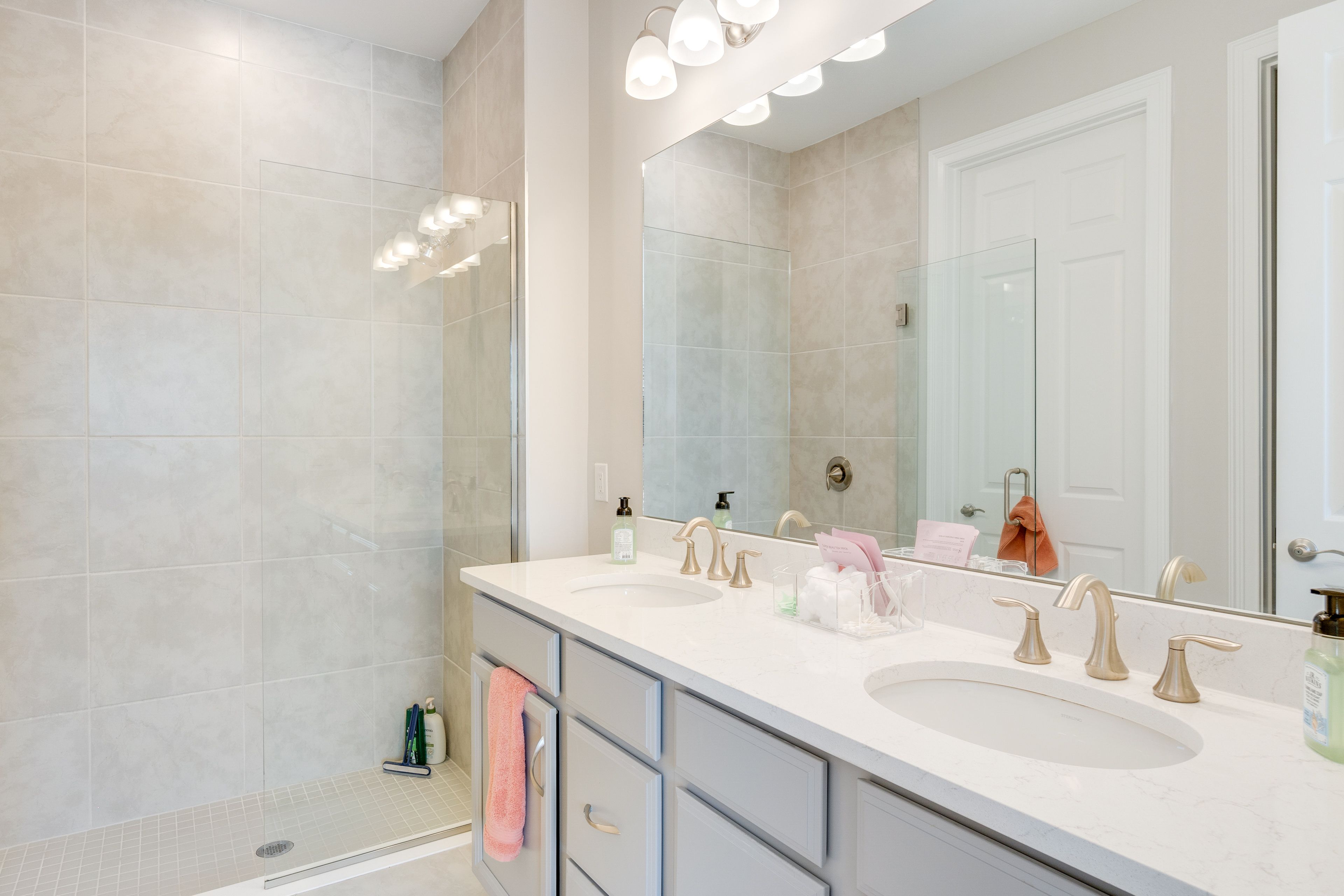 Full Bathroom | Walk-In Shower | Complimentary Toiletries | Hair Dryer