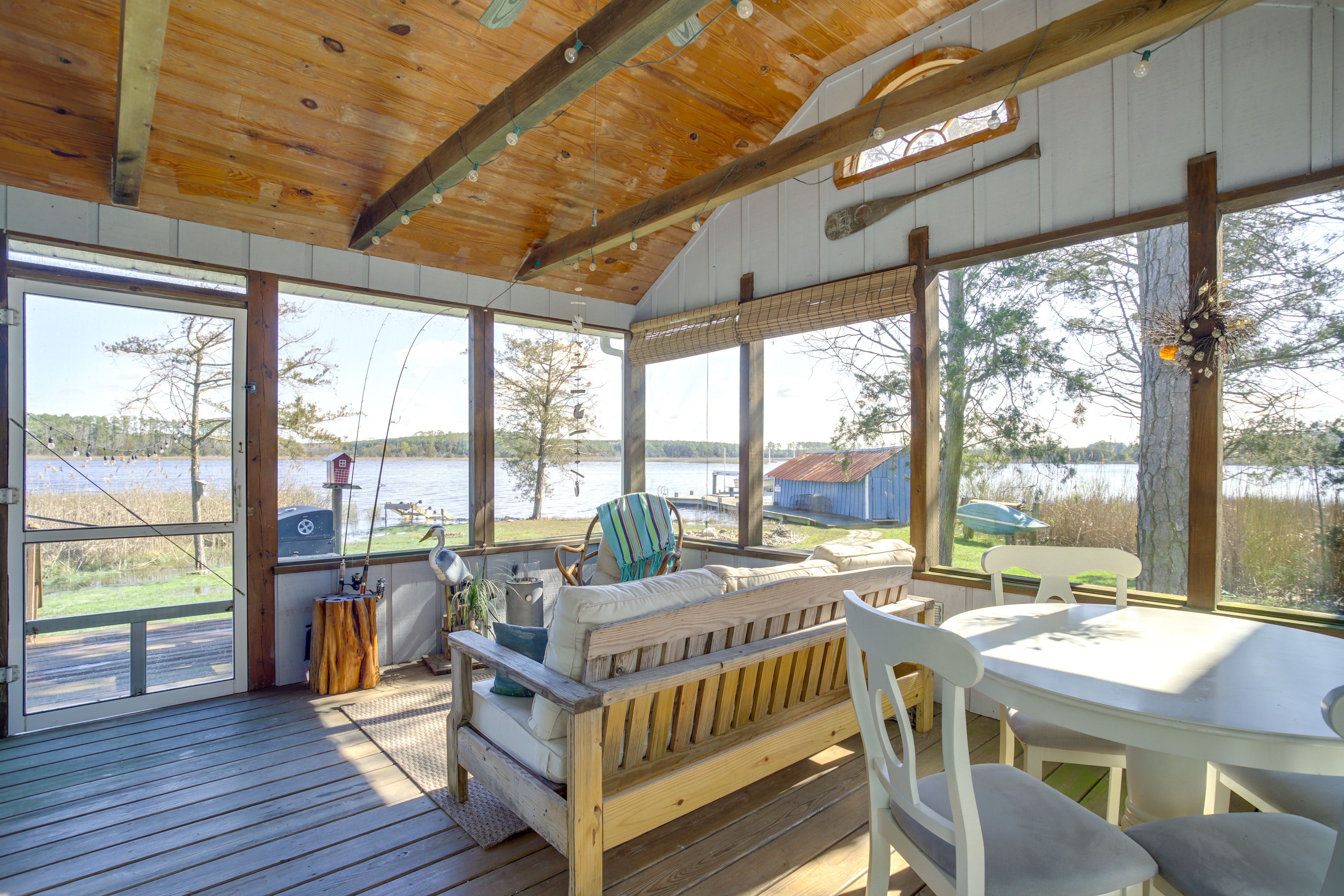 Screened-In Porch | Outdoor Seating Areas