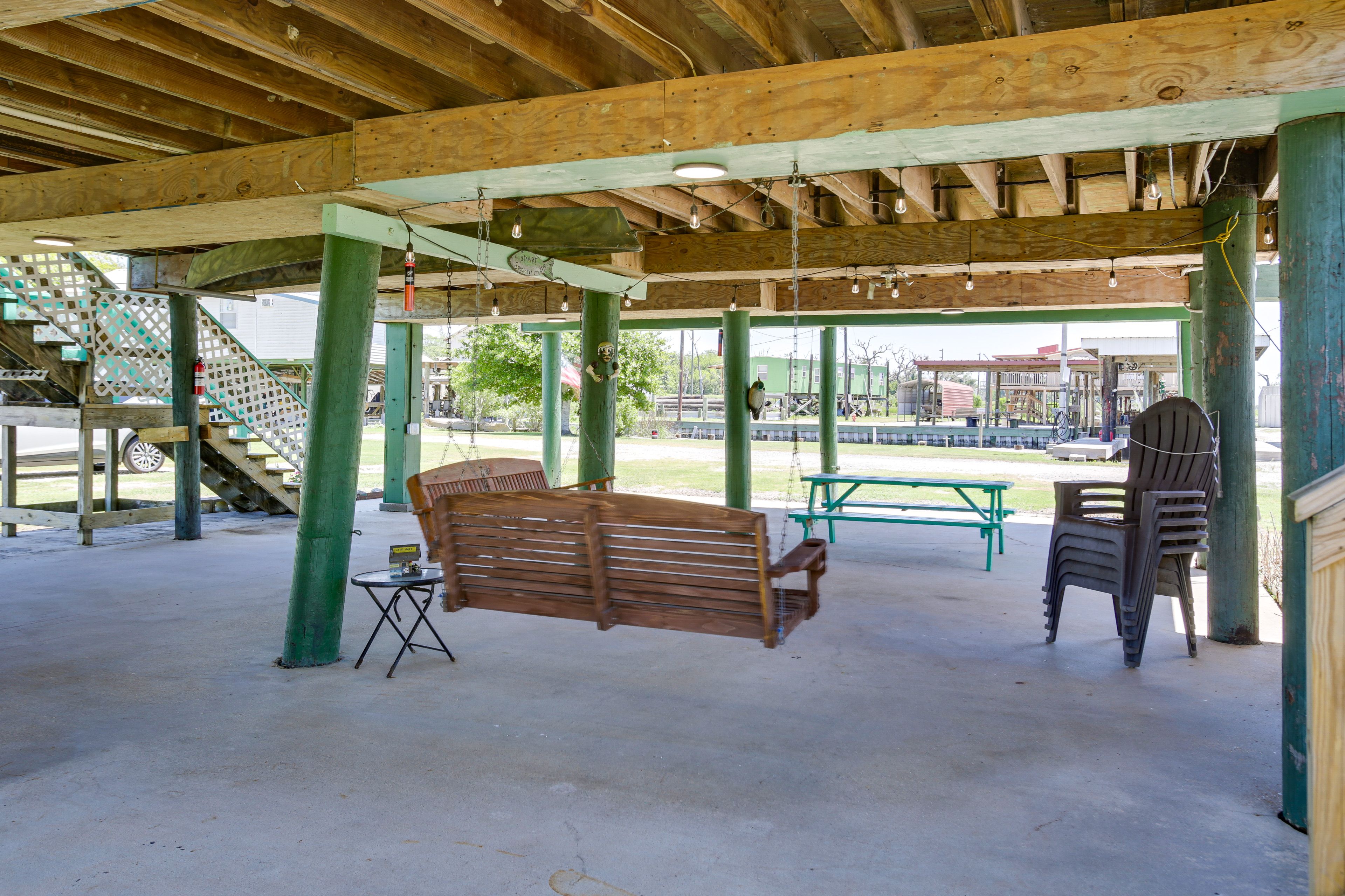 Patio | Outdoor Seating | Picnic Table