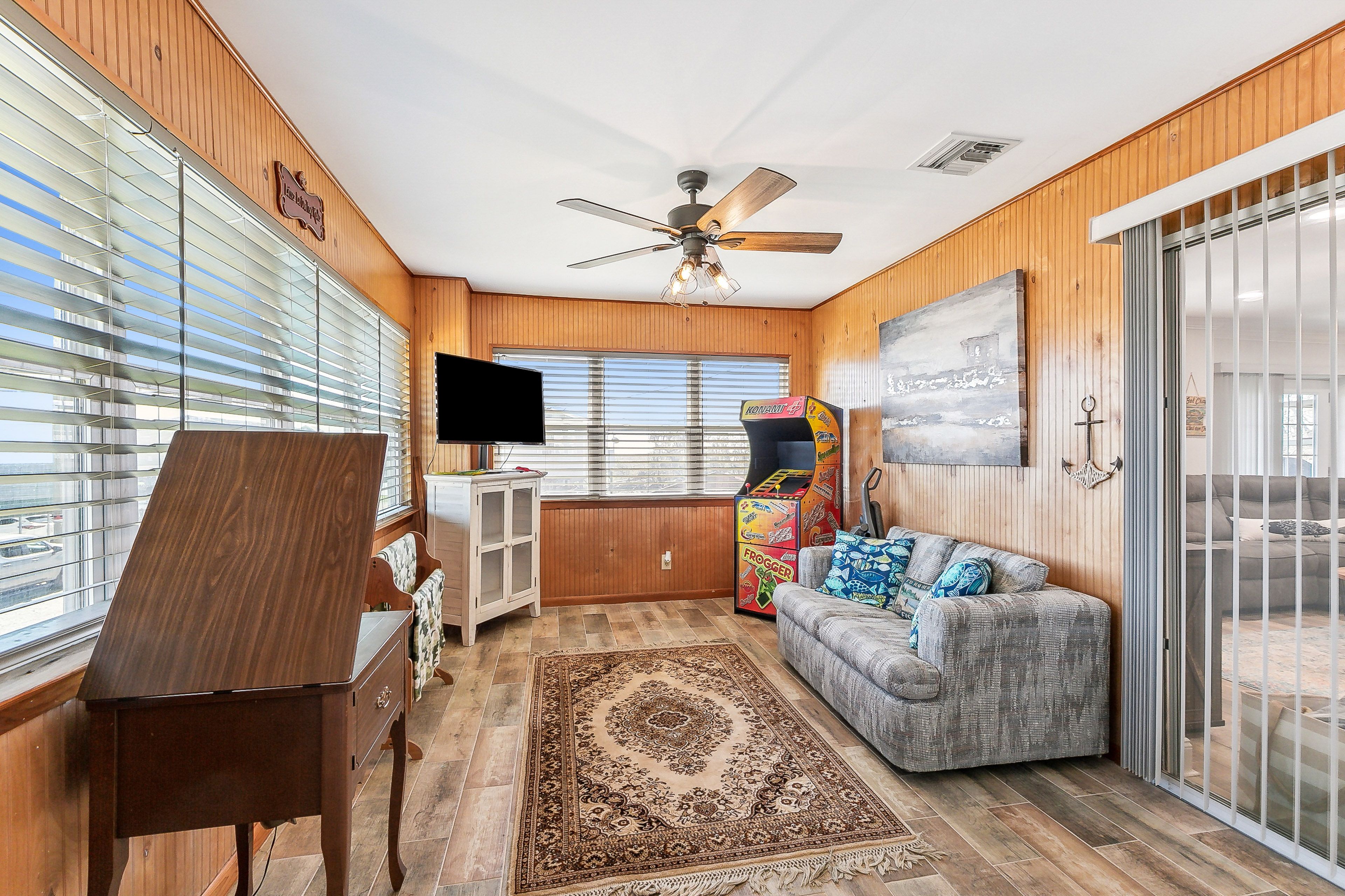 Bonus Room | Sleeper Sofa | Smart TV | Arcade Game