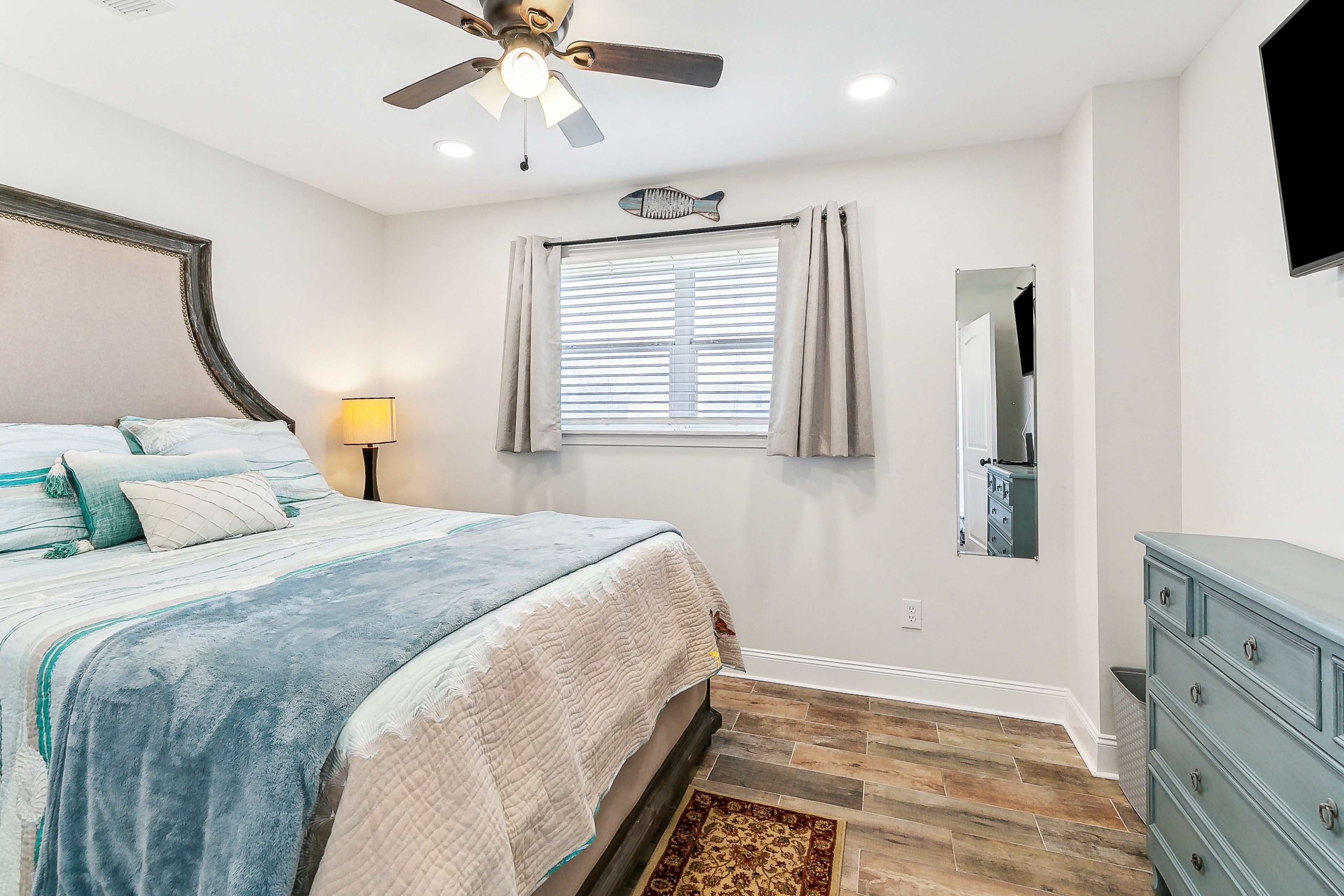 Bedroom 4 | Queen Bed | Smart TV