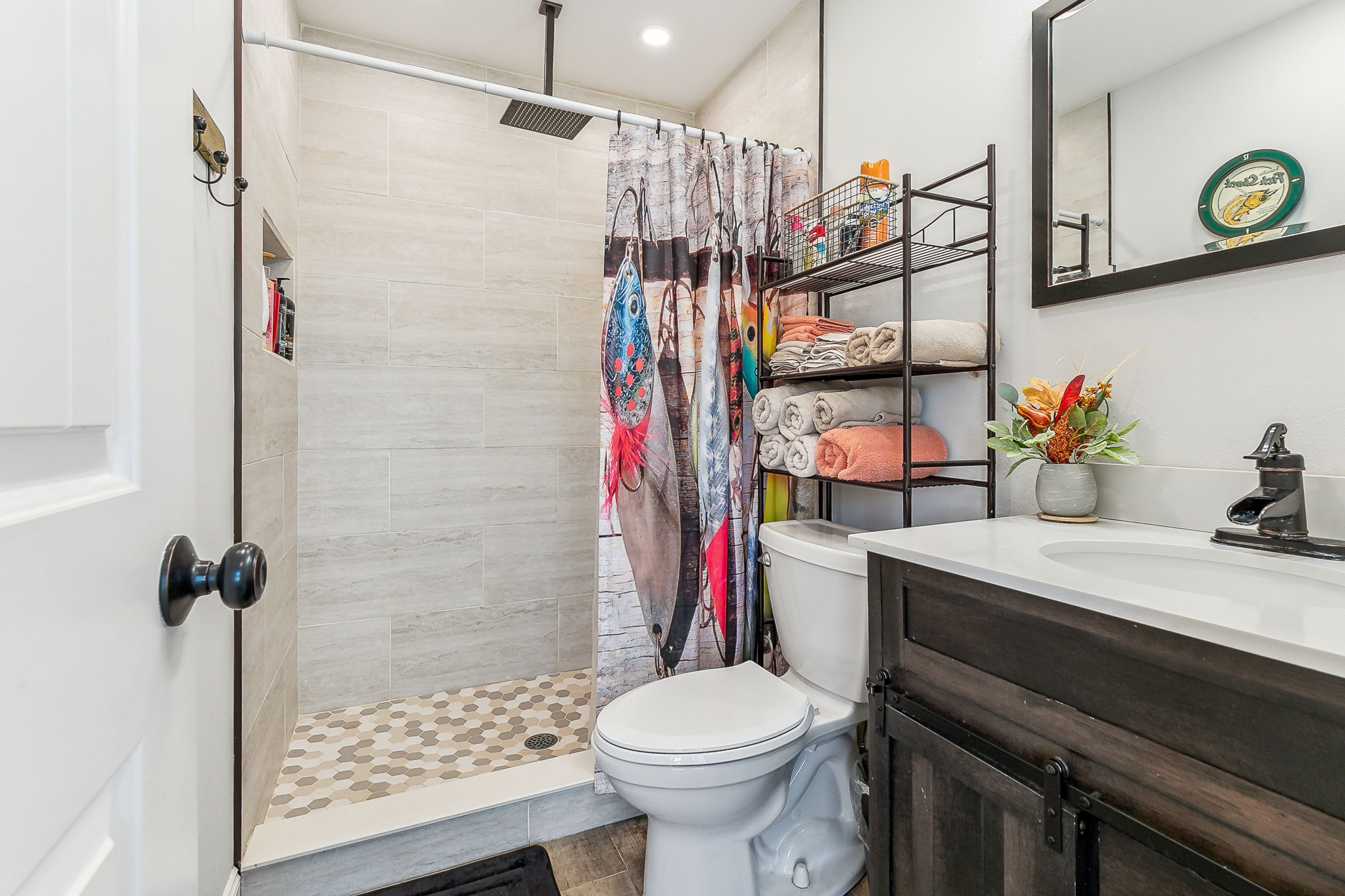 Full Bathroom | Complimentary Toiletries | Towels Provided | Hair Dryer