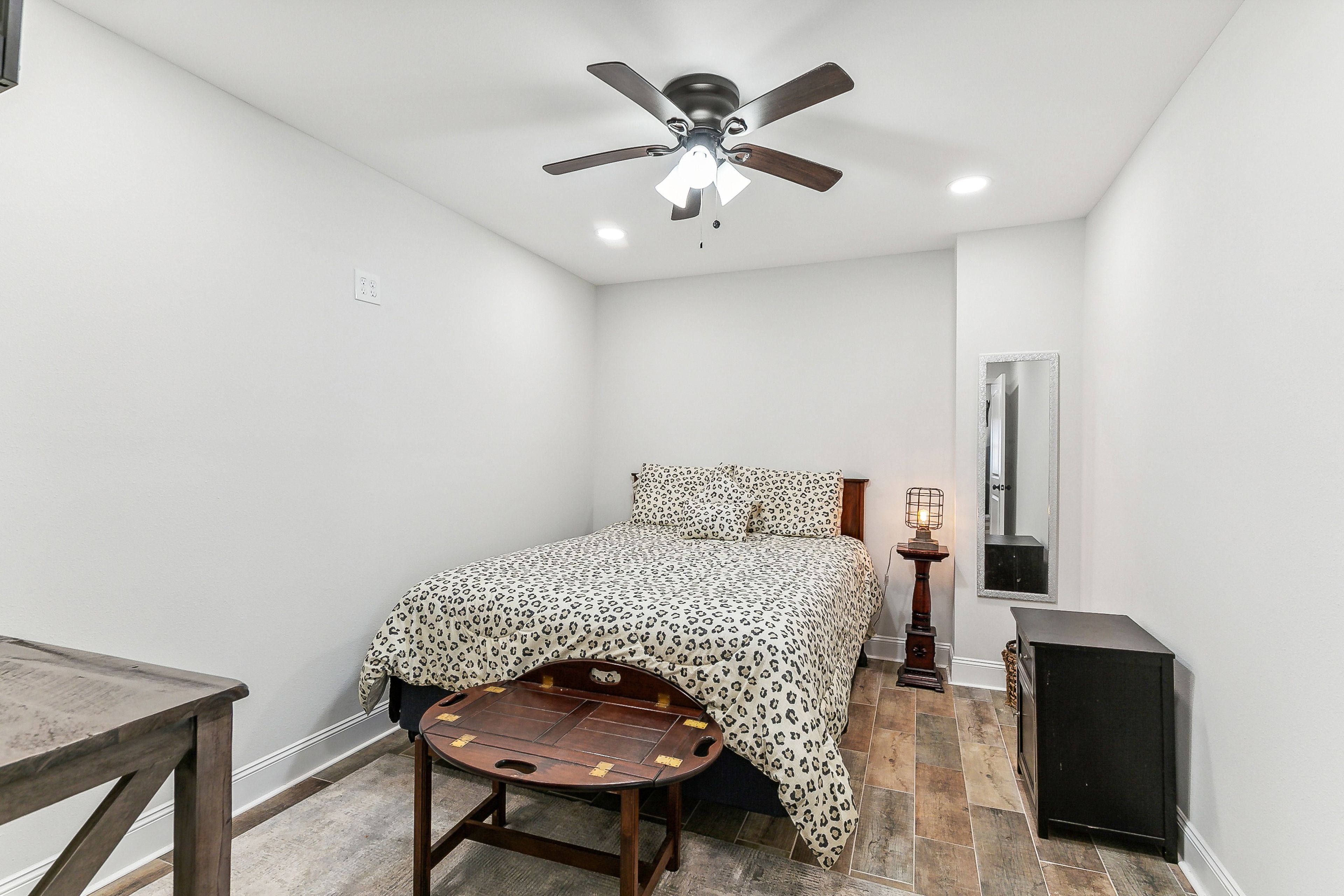Bedroom 2 | Queen Bed | Smart TV