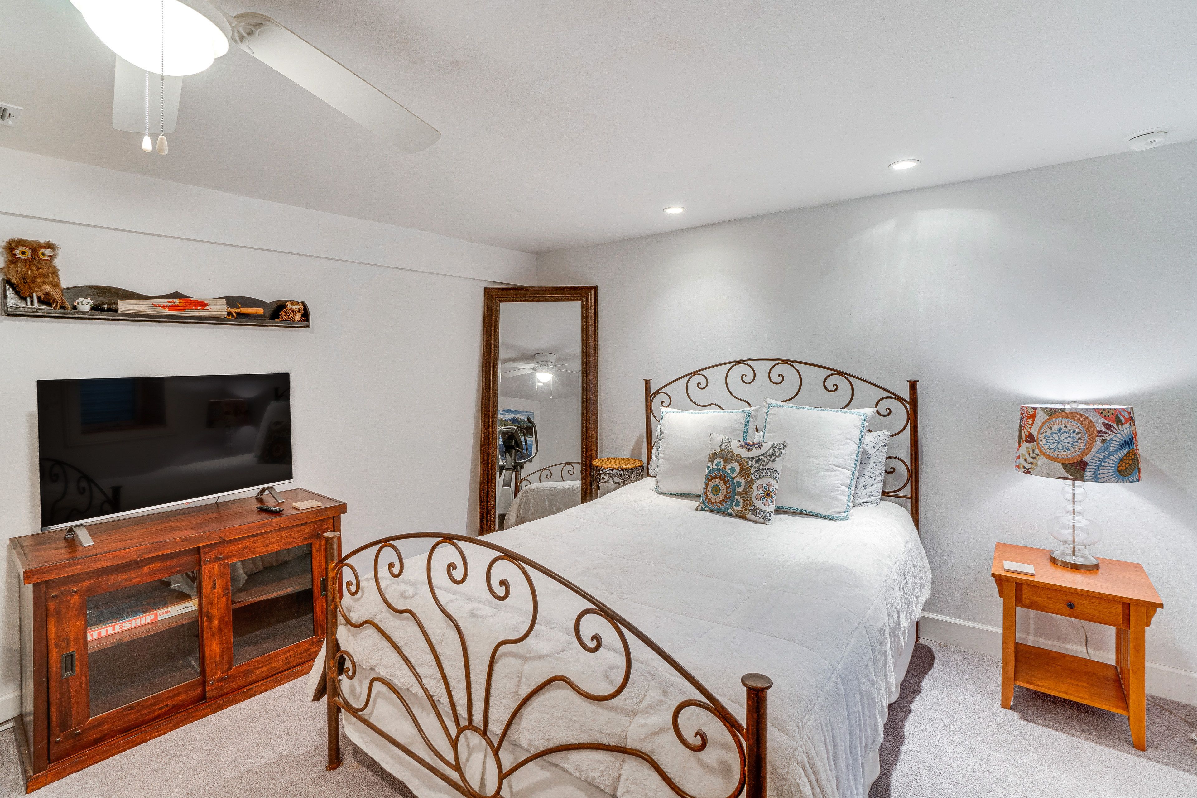 Bedroom 3 | Queen Bed | Smart TV | Home Gym Equipment | Basement