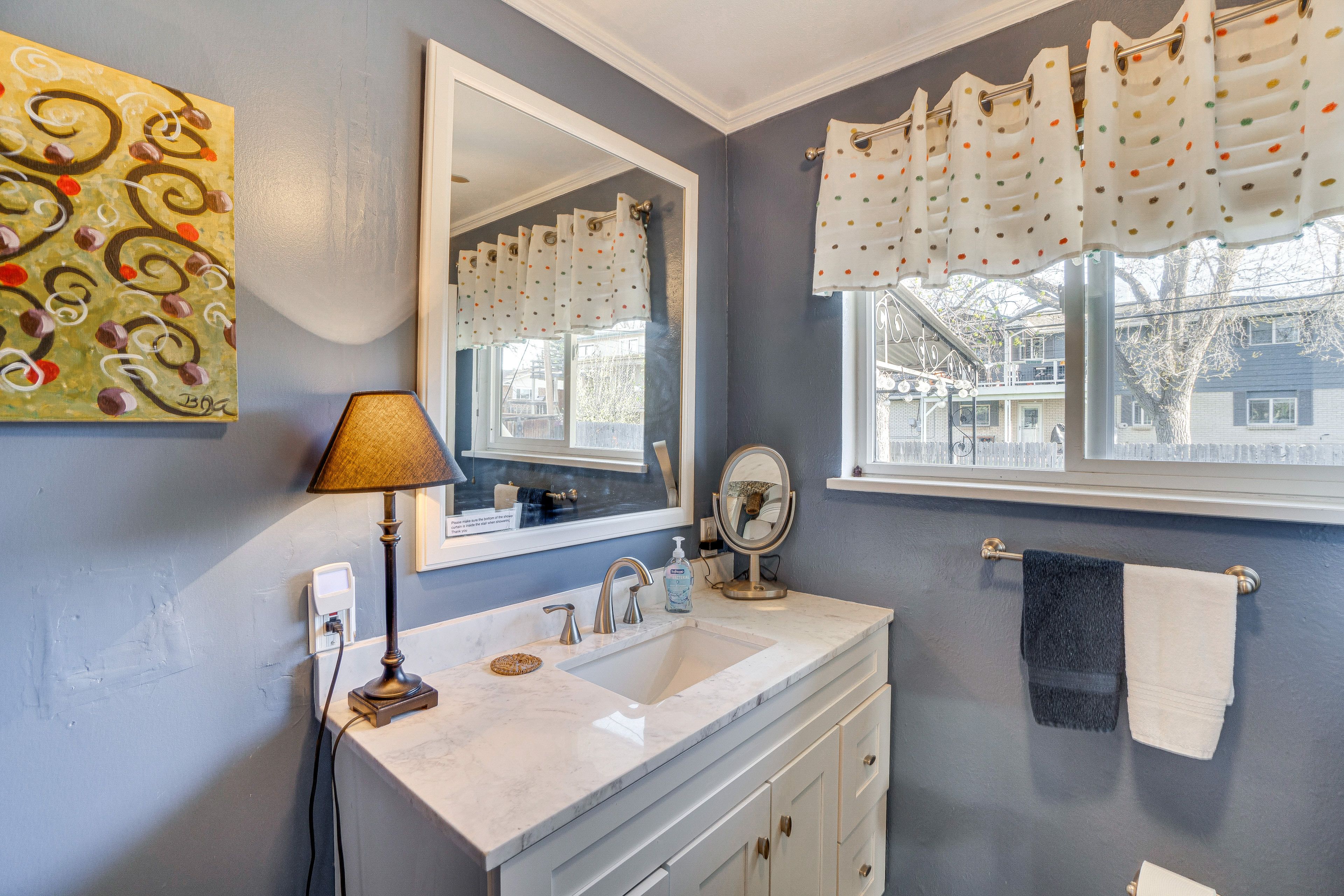 Full Bathroom | Complimentary Toiletries | Main Floor