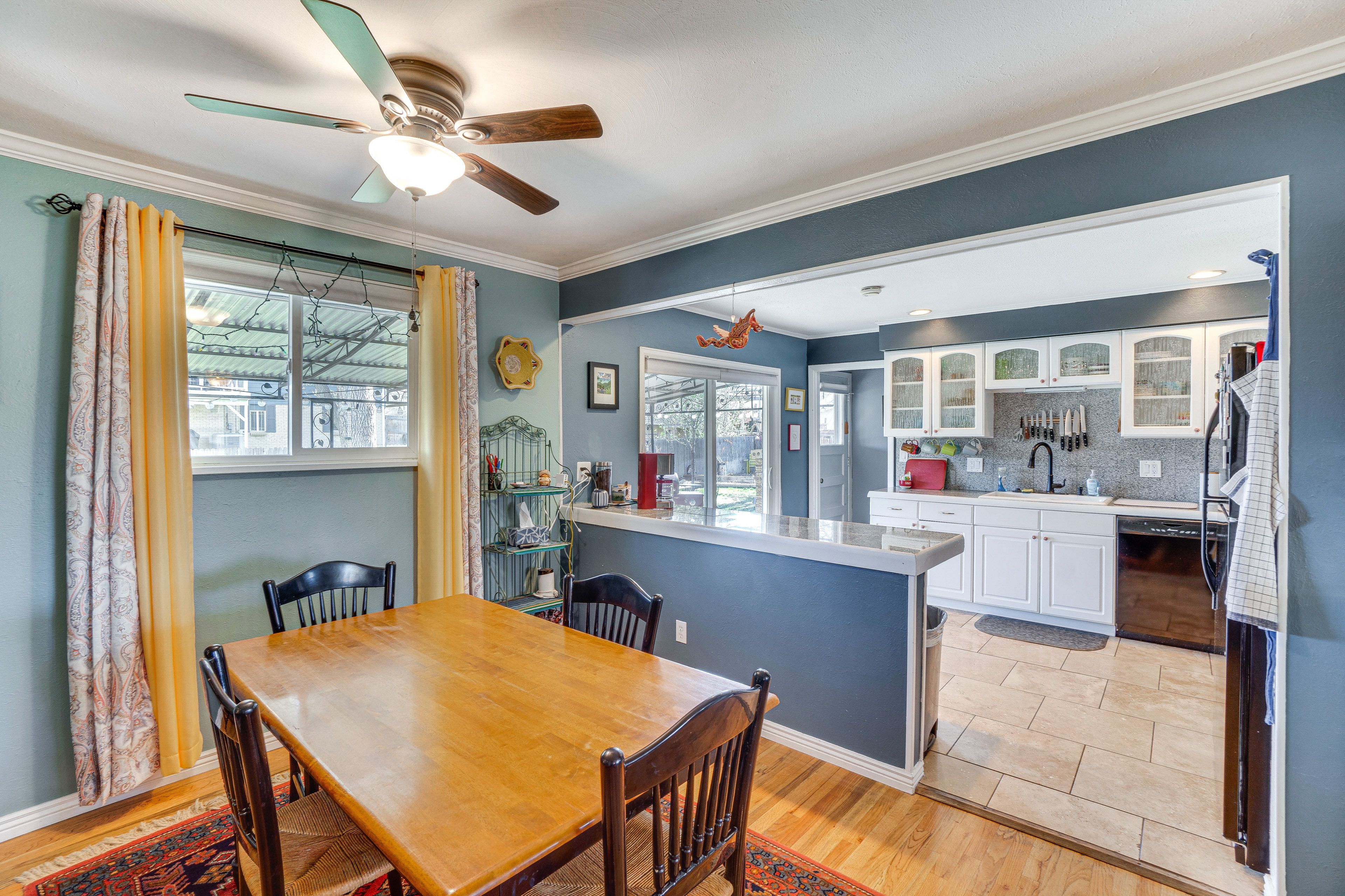 Dining Area | Dishware/Flatware | Main Floor