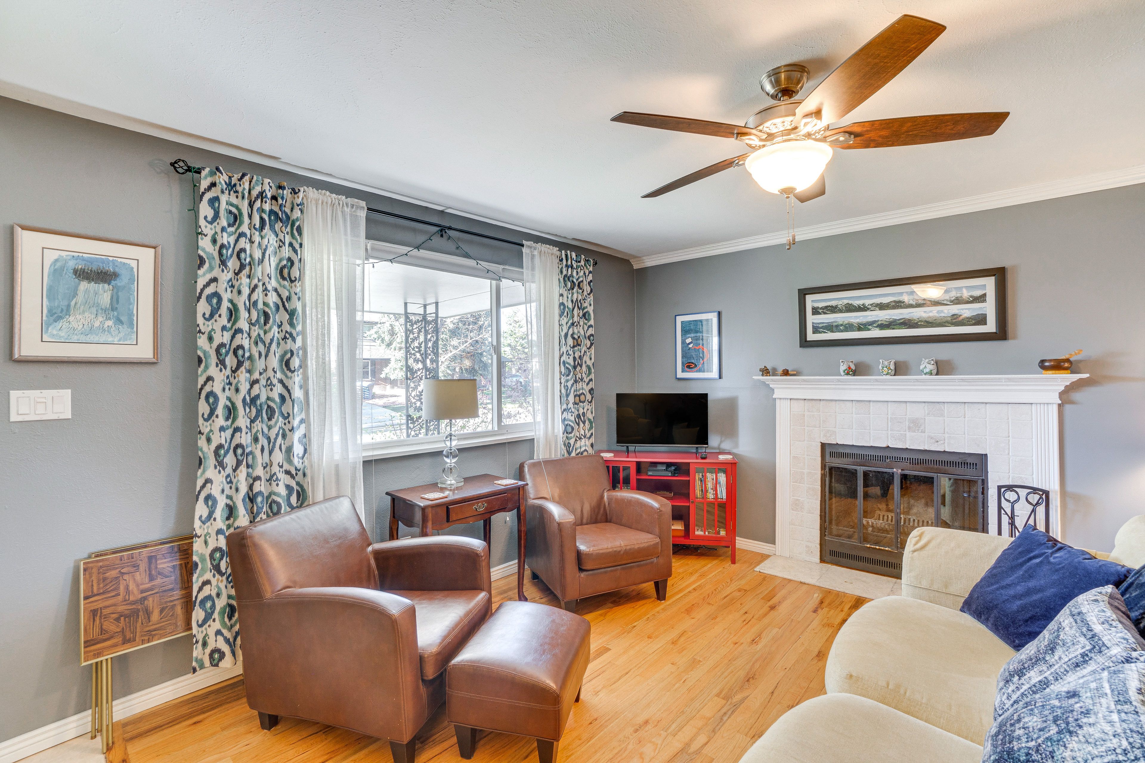 Living Area | Smart TV | Fireplace | Main Floor