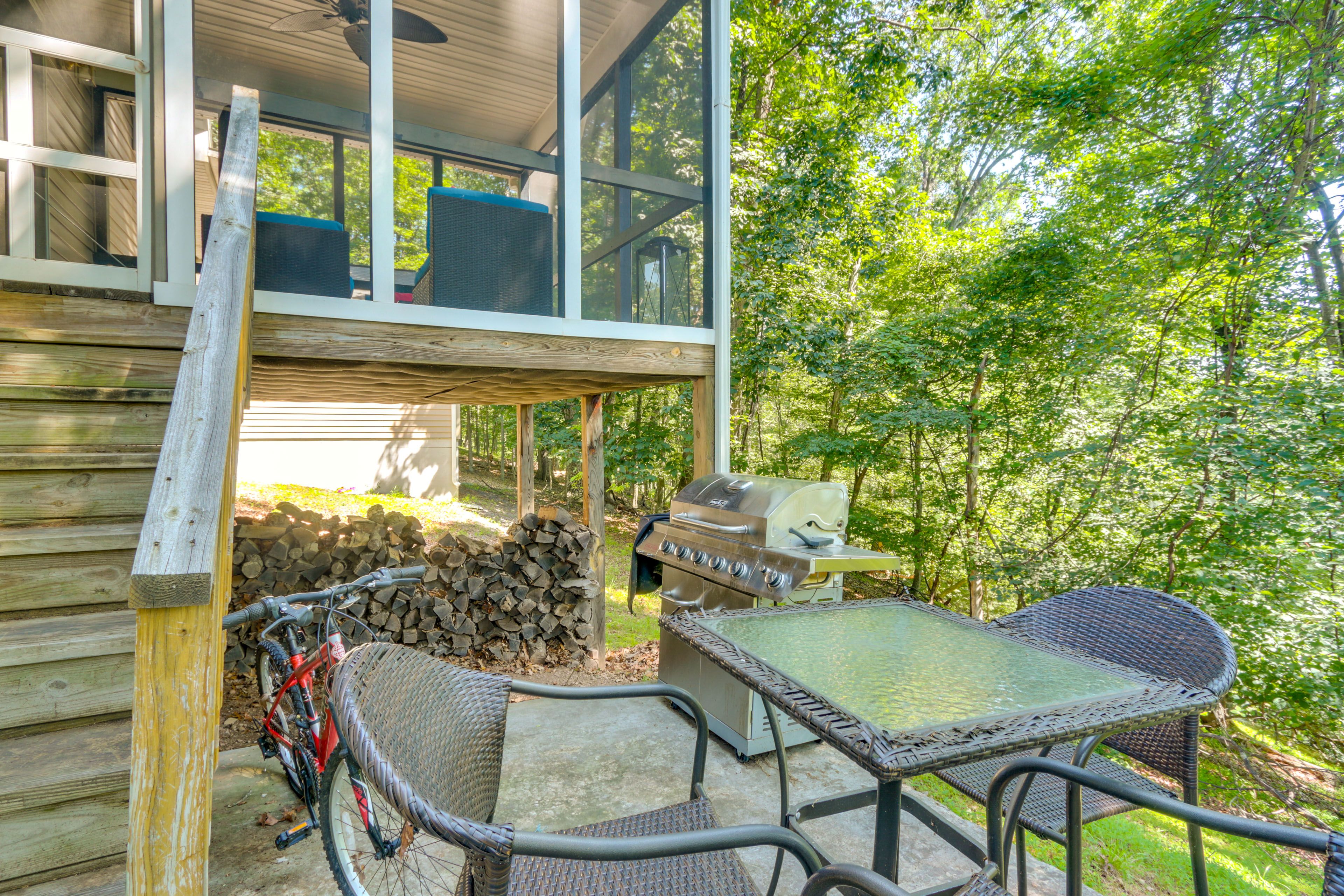 Patio | Outdoor Dining | Gas Grill