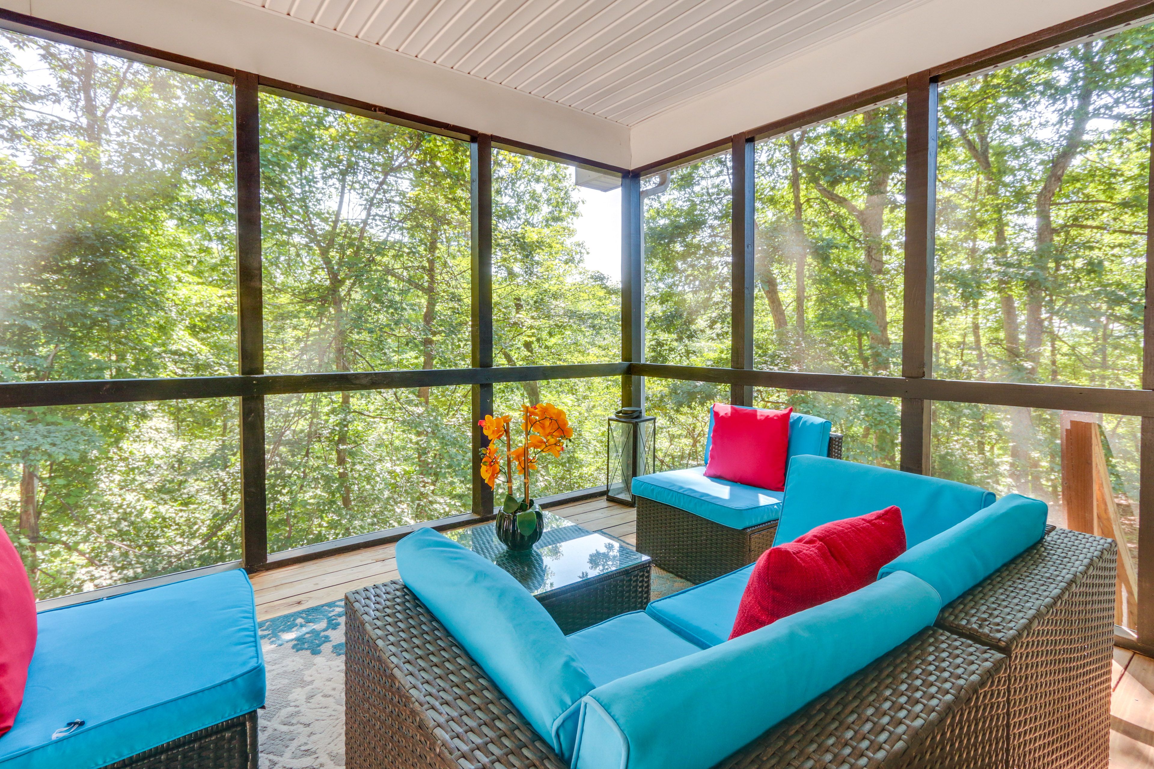 Screened Deck | 2 Golf Courses On-Site | 15 Mi to Berkeley Springs