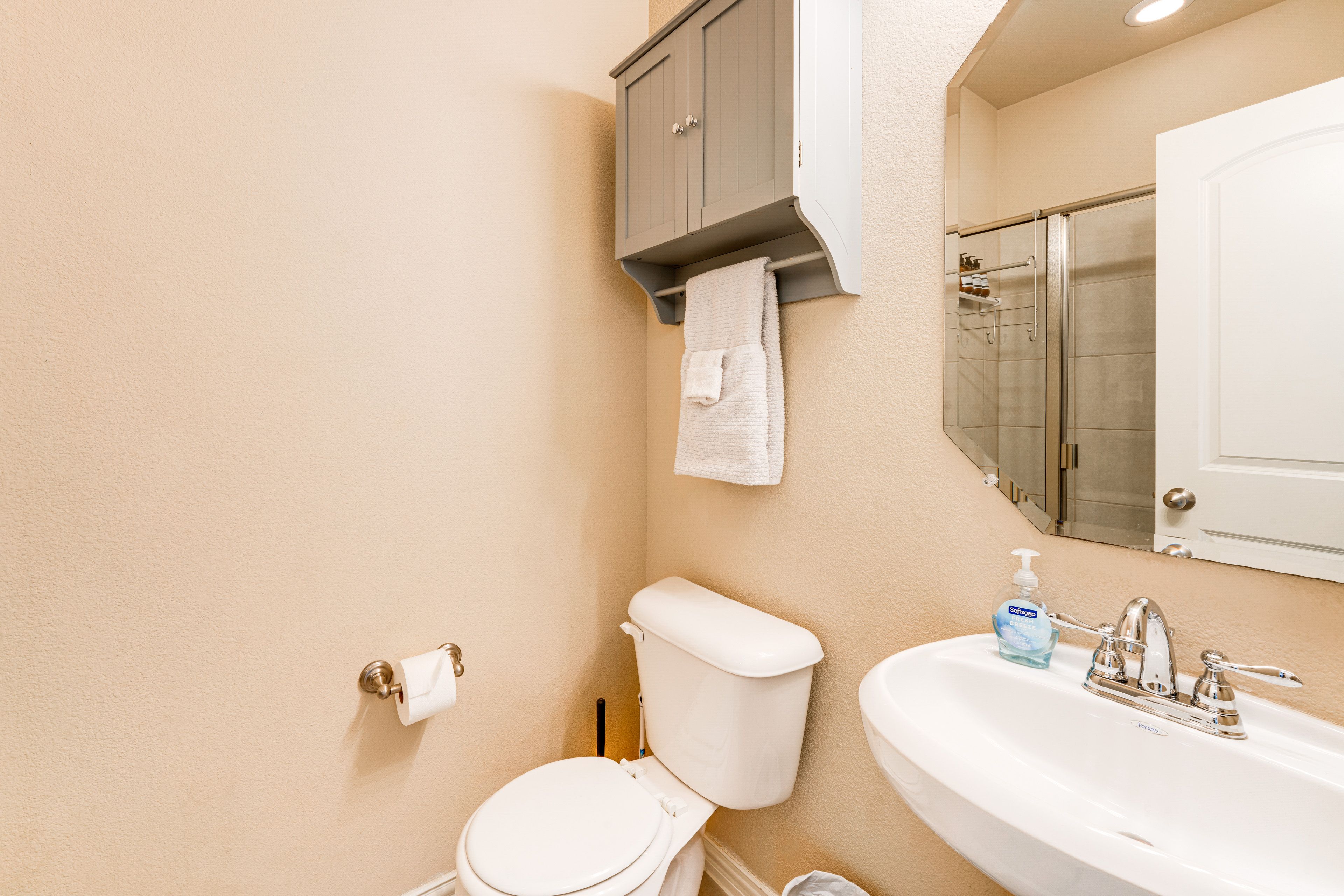 Full Bathroom | 1st Floor