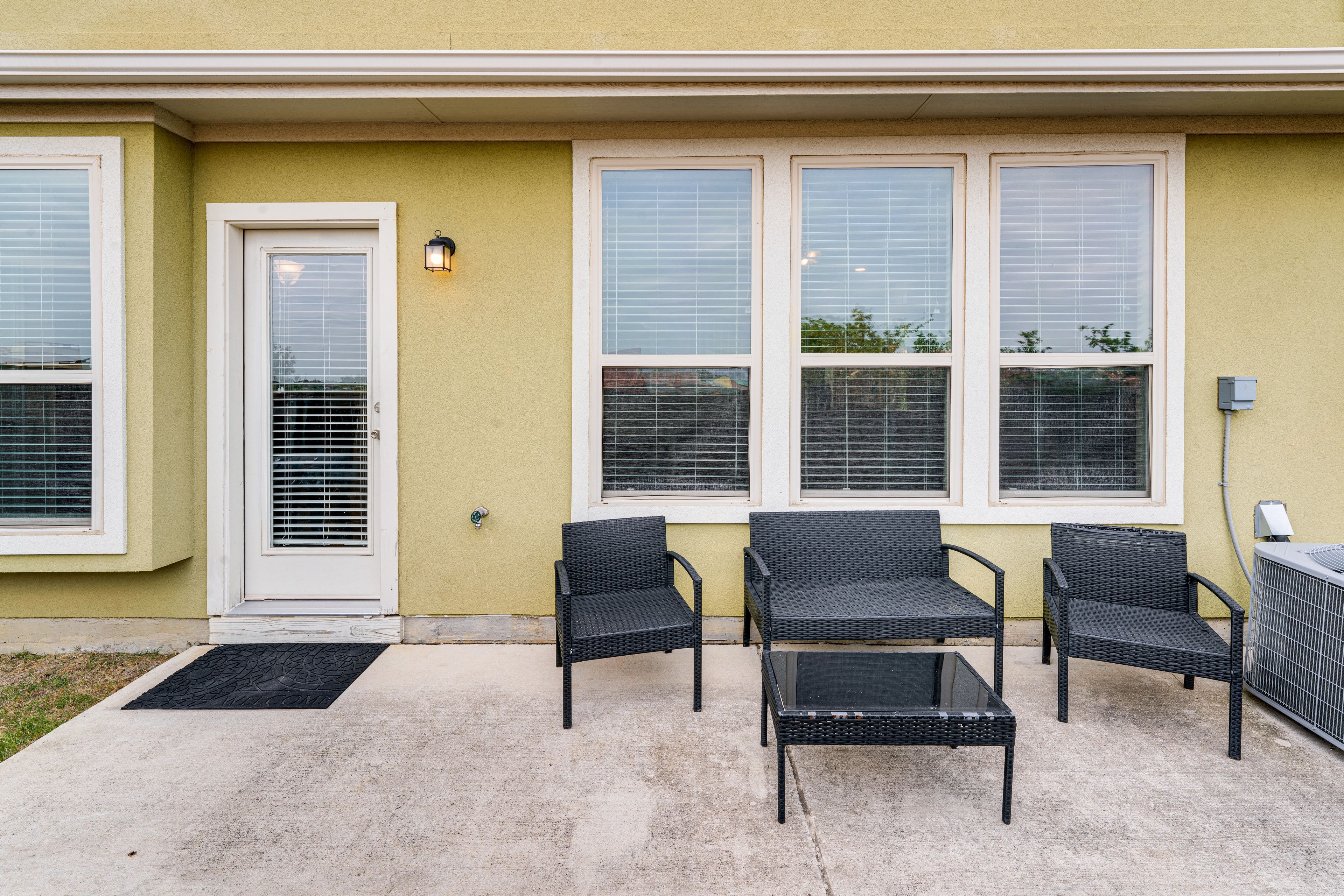 Private Yard | Patio | Gas + Charcoal Grill