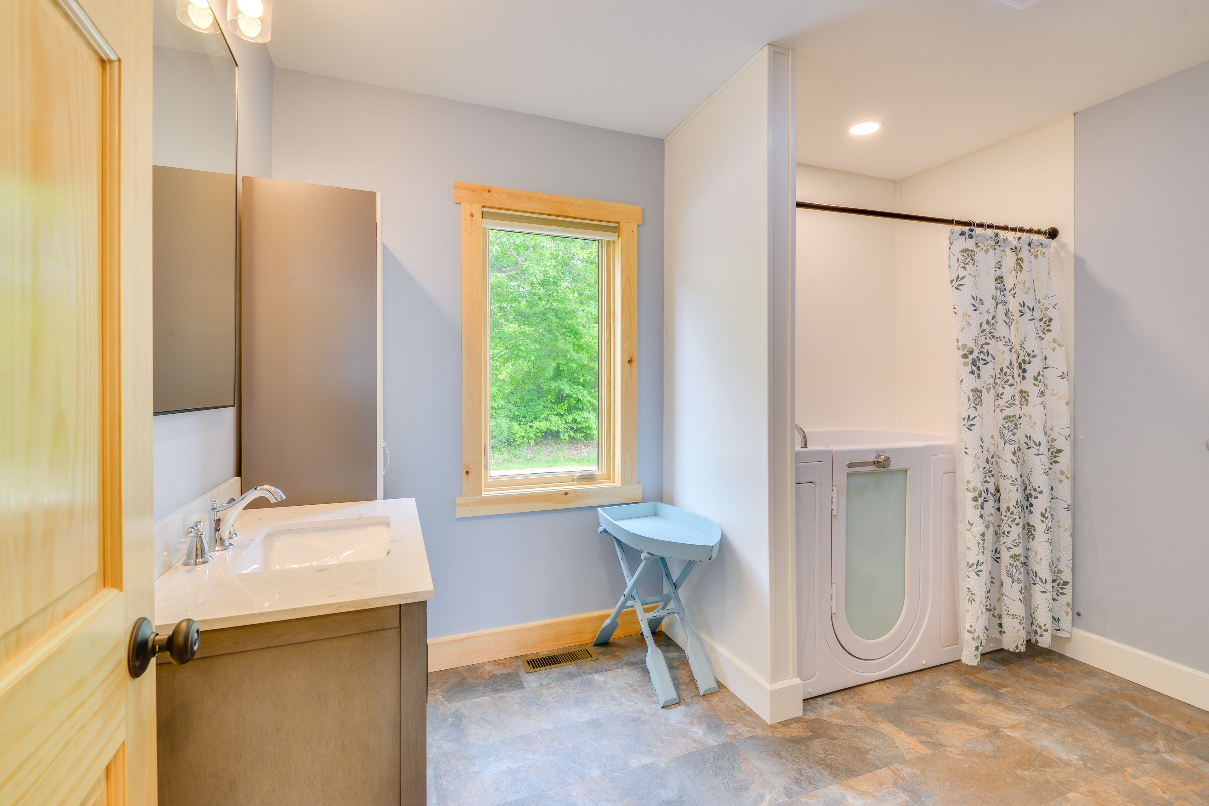 Full Bathroom | Main Level