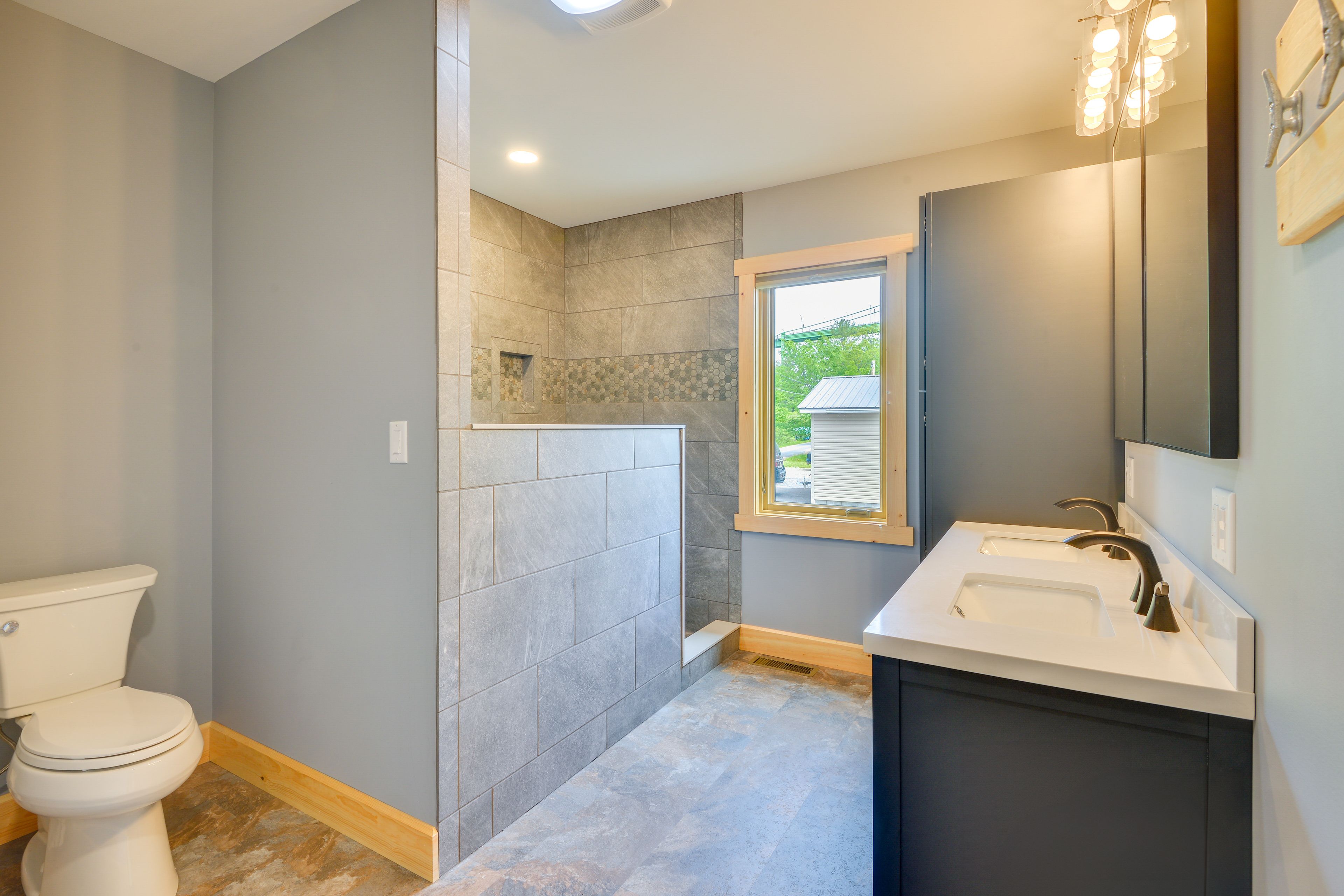 En-Suite Bathroom | Main Level | Towels Provided