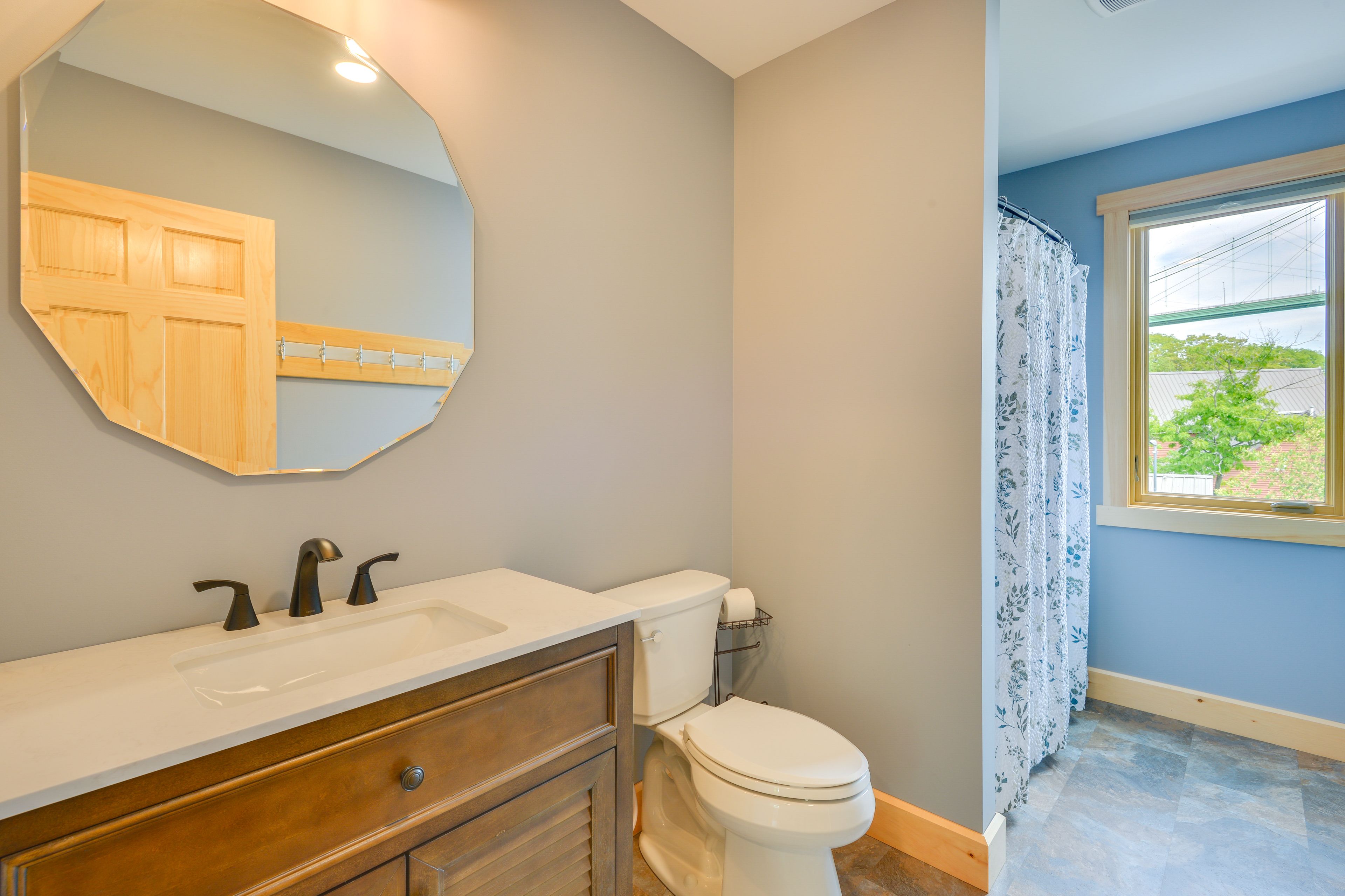 Full Bathroom | Upper Level