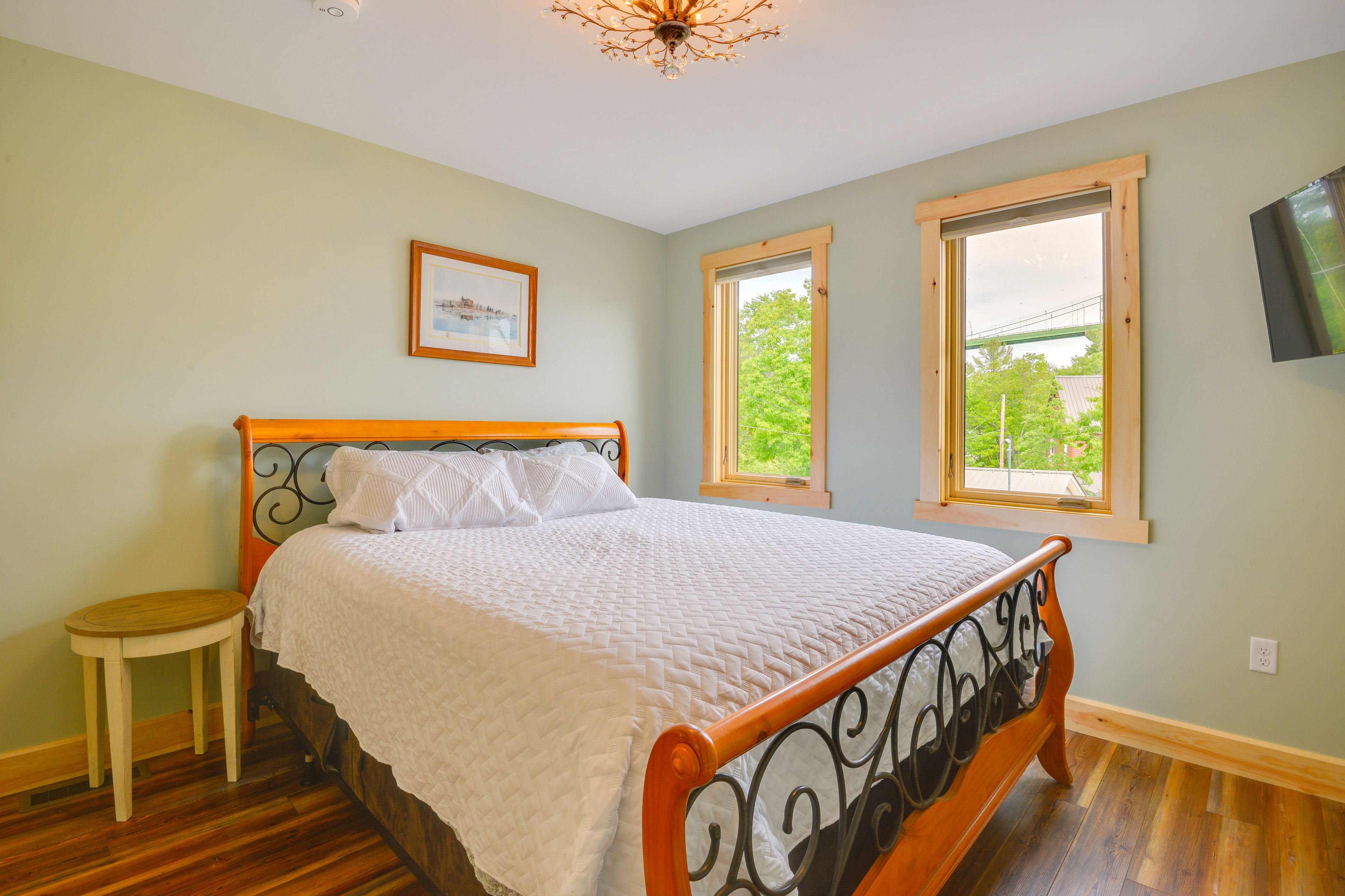 Bedroom 4 | Upper Level | Queen Bed | Smart TV w/ Cable