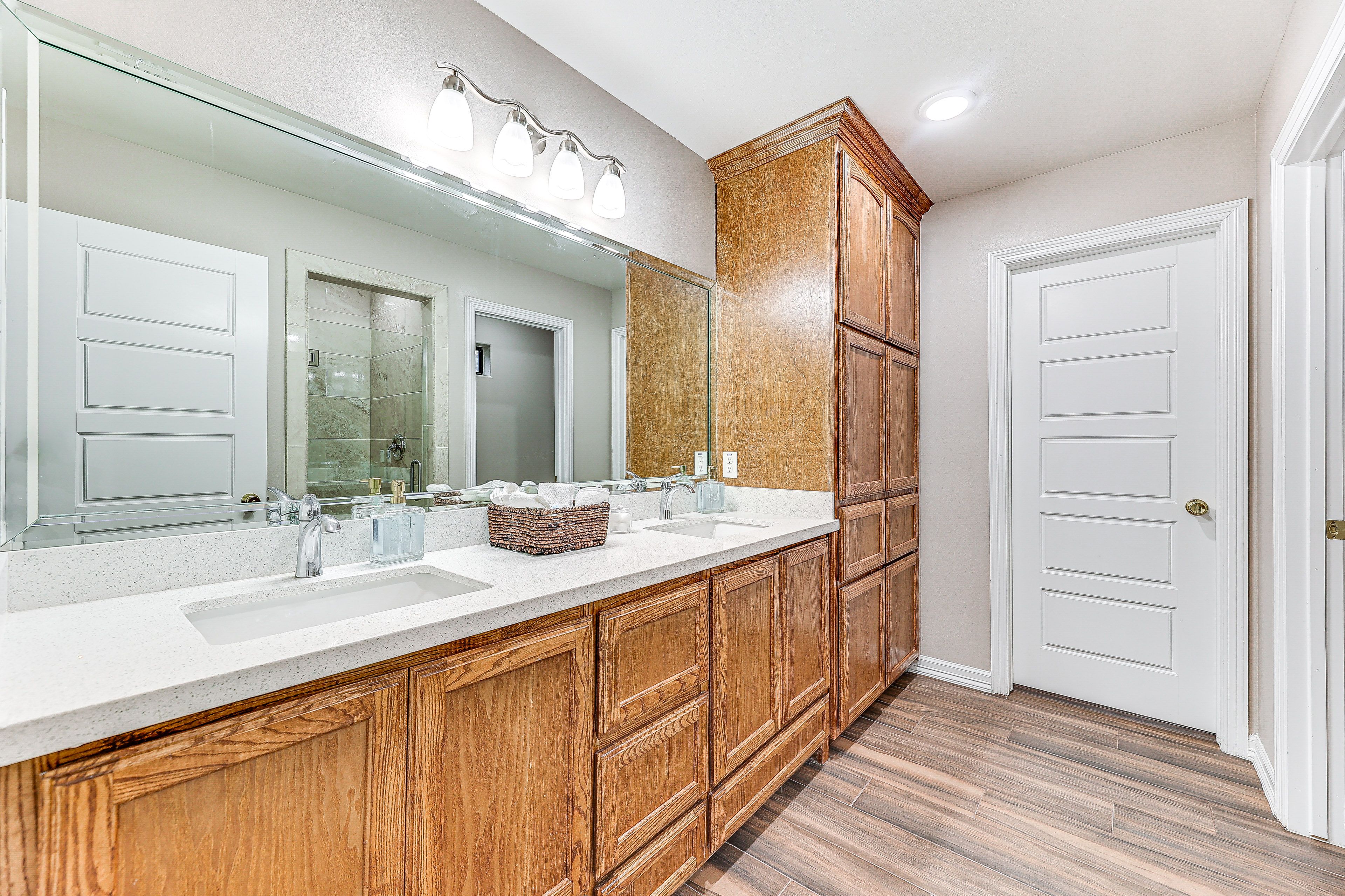 Full Bathroom | Complimentary Toiletries
