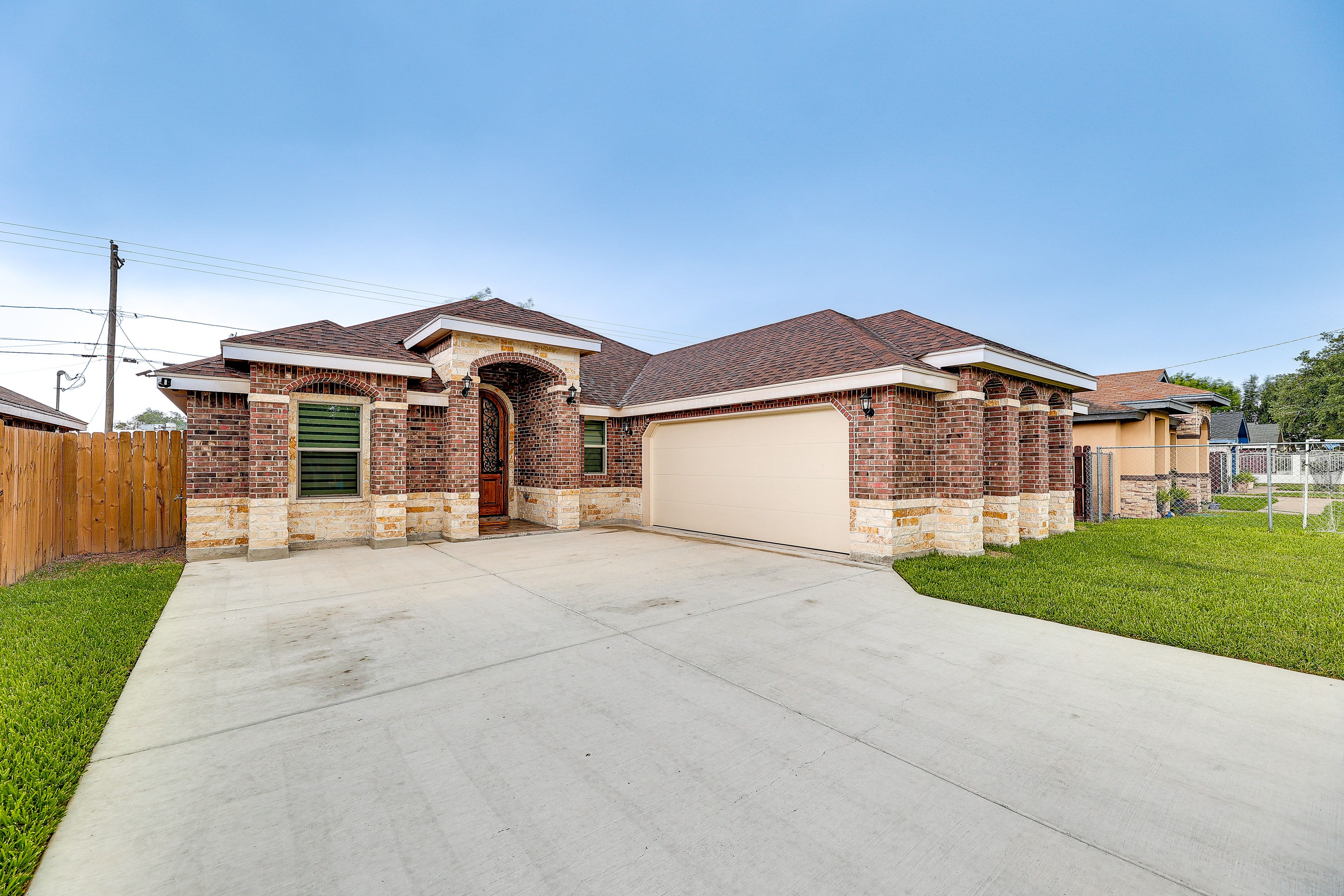 Exterior | Parking | Garage (1 Vehicle, Upon Request) | Driveway (5 Vehicles)