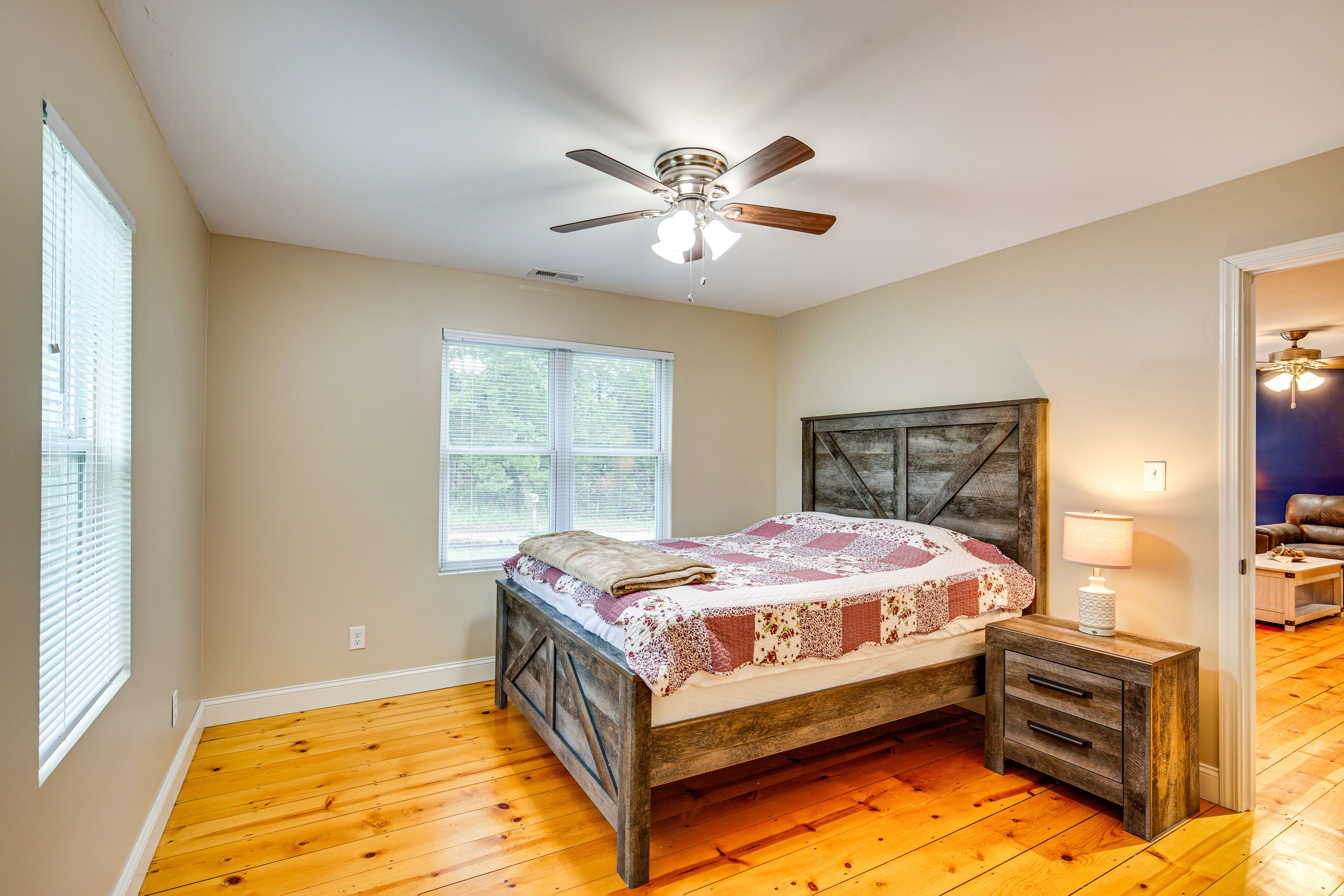 Bedroom 3 | Queen Bed