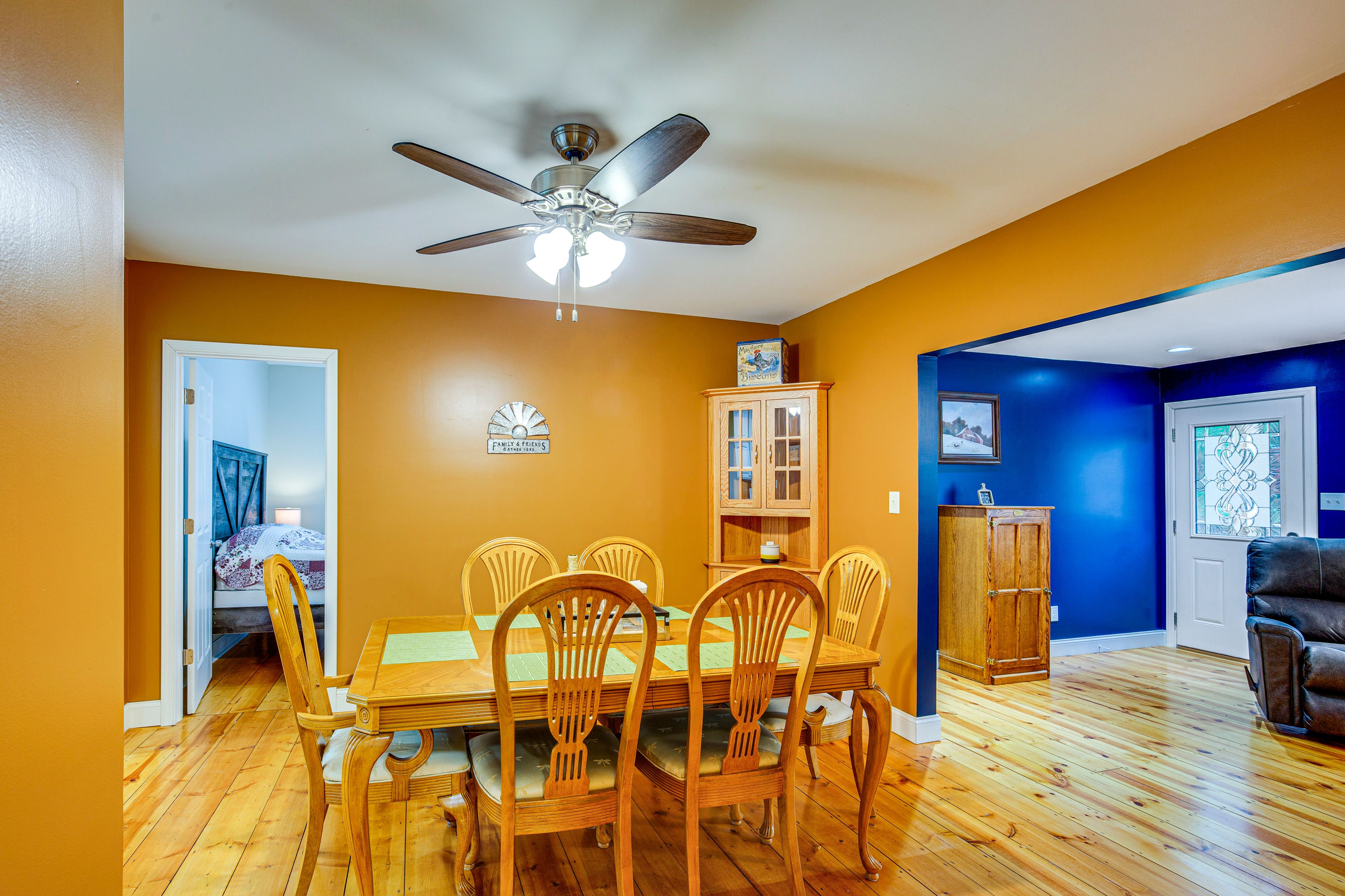 Dining Area | Dishware/Flatware