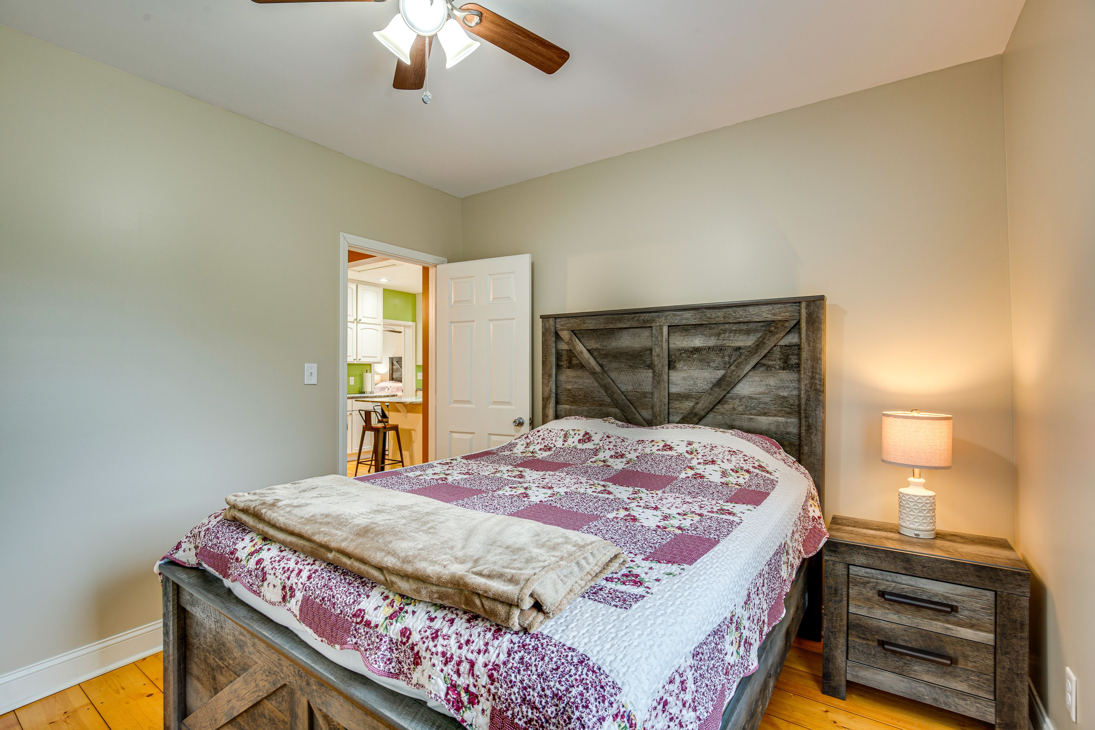 Bedroom 2 | Queen Bed