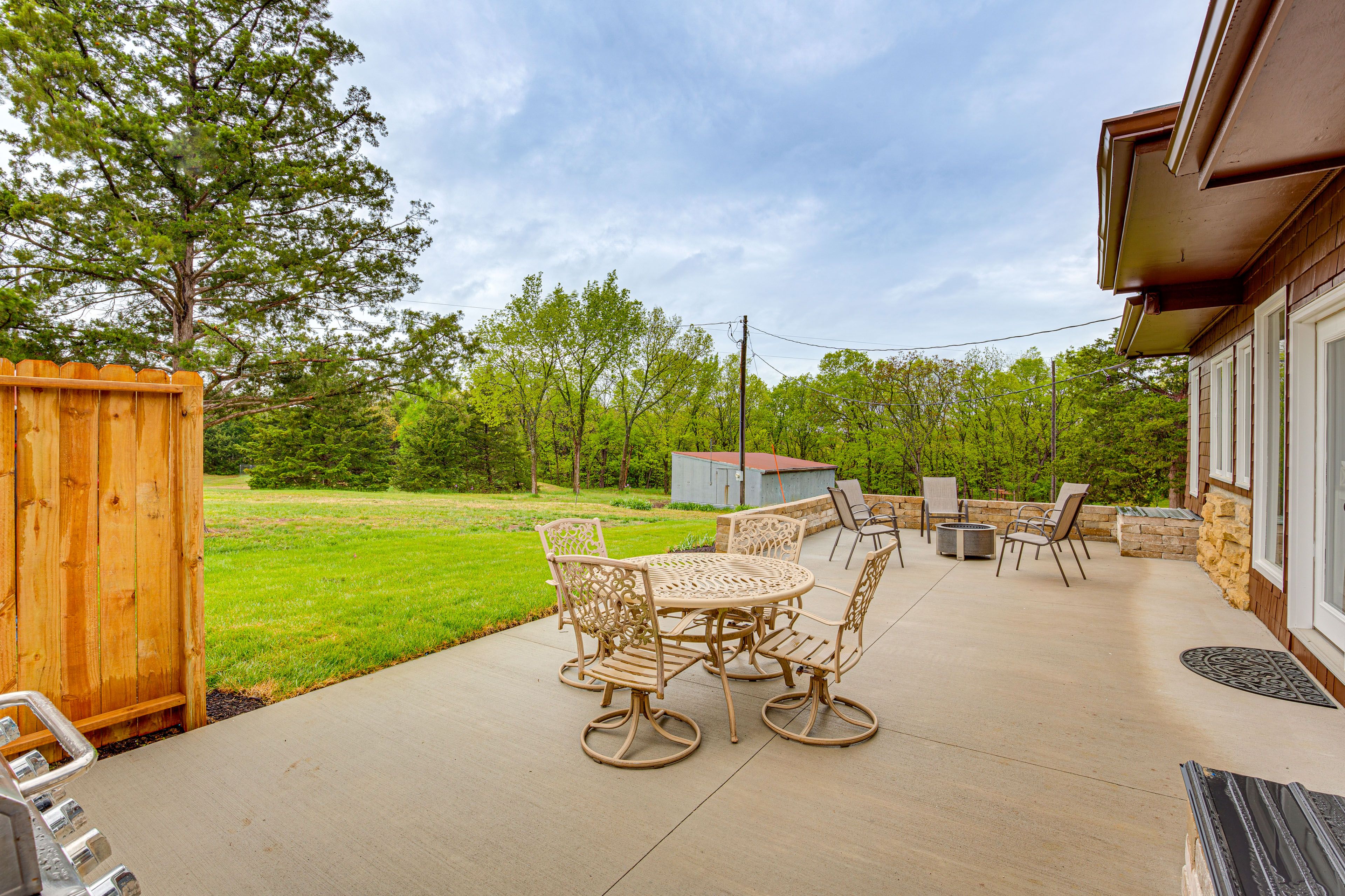 House Exterior | Furnished Patio | Dining Area | Gas Grill | Fire Pit