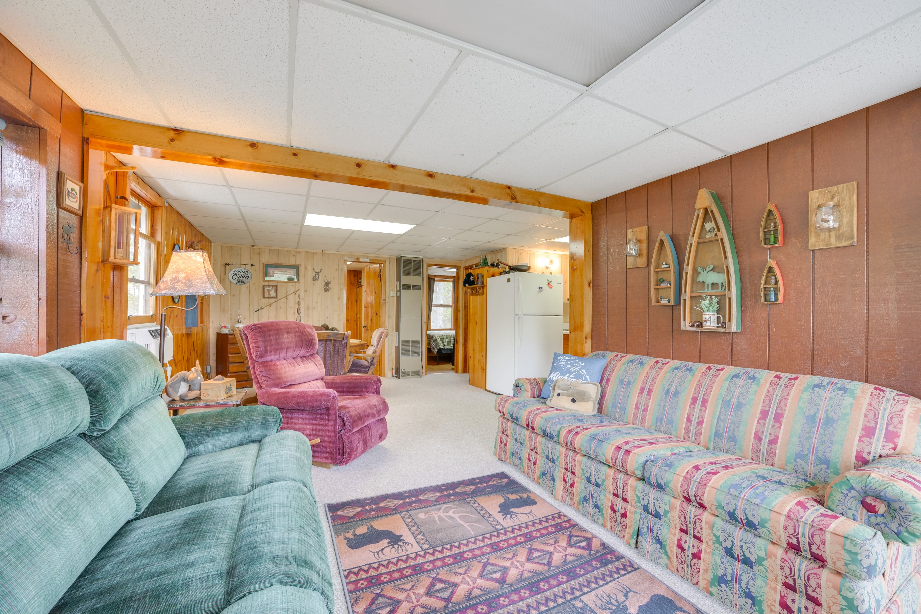 Living Area | Flat-Screen TV | Cable