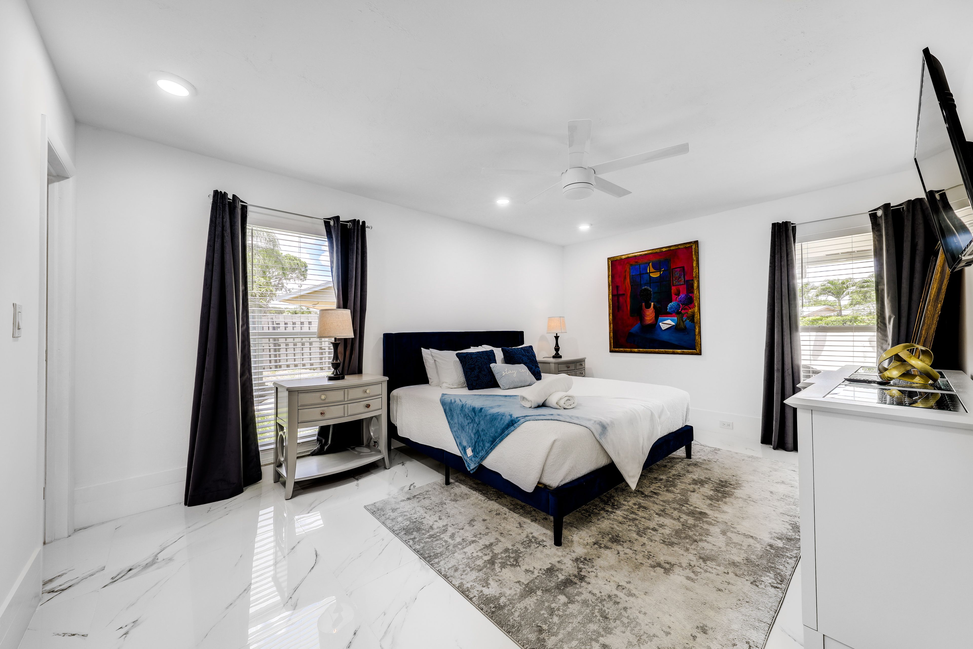 Bedroom 1 | King Bed | Smart TV | En-Suite Bathroom