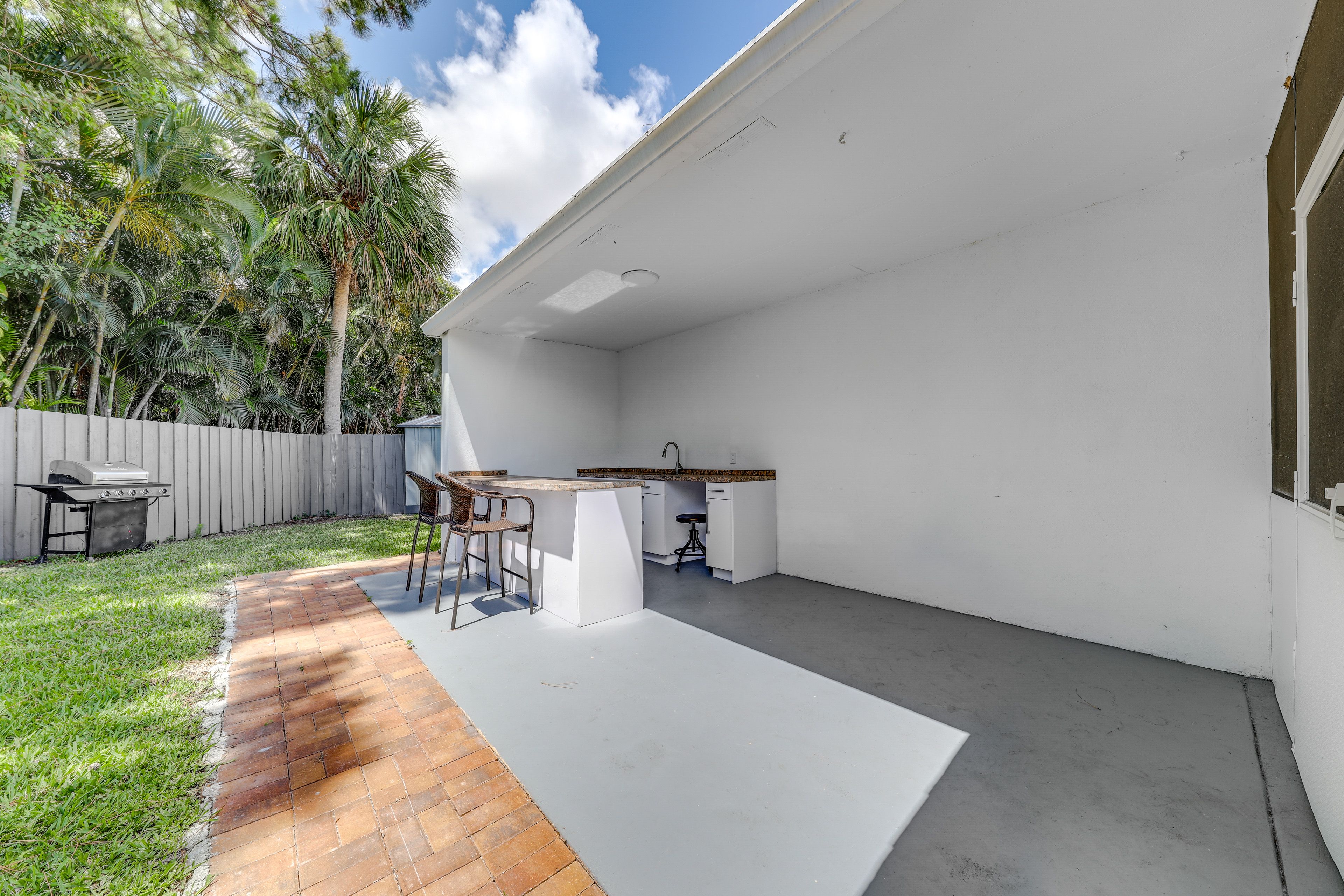 Wet Bar | Gas Grill