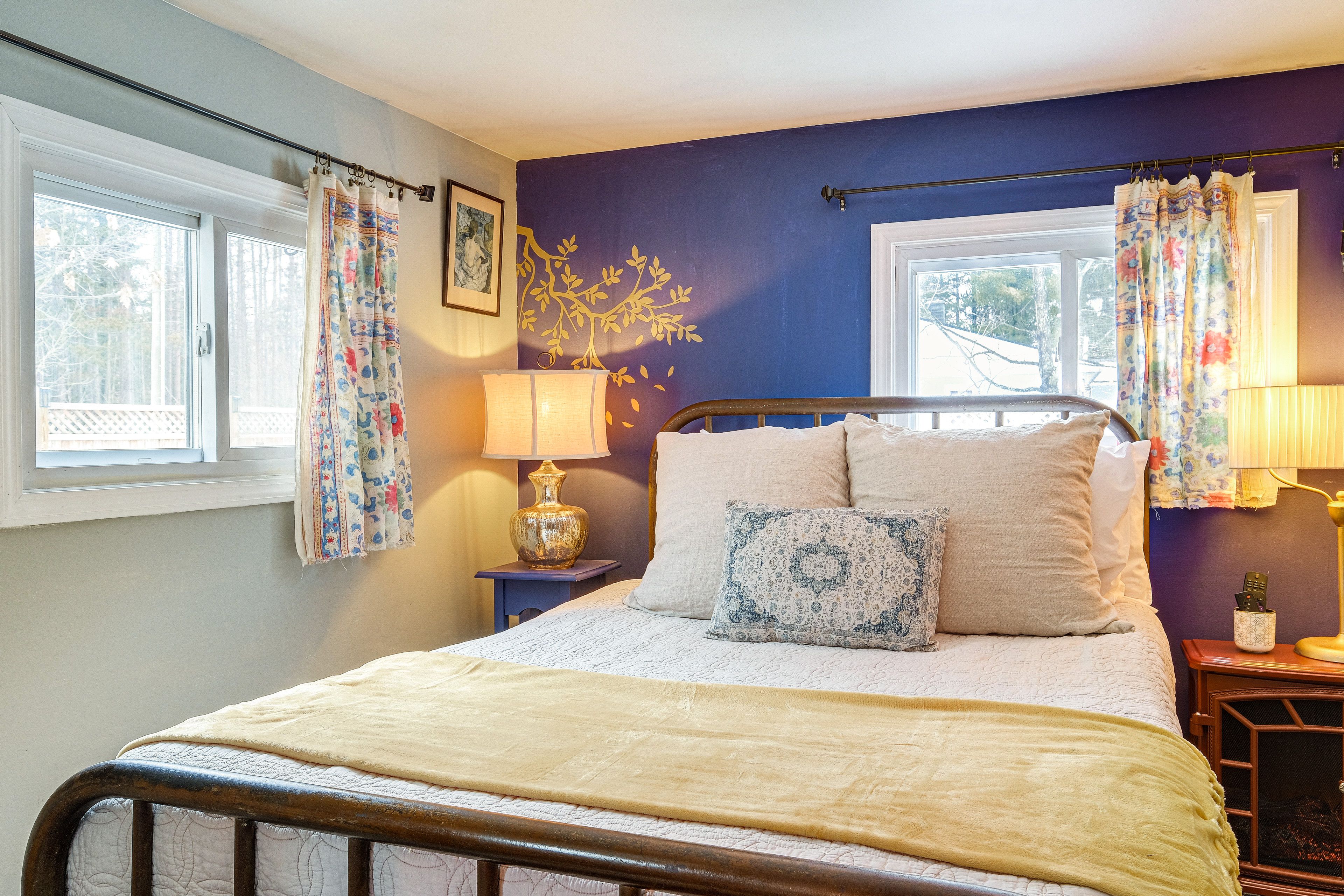 Bedroom | Full Bed | Flat-Screen TV